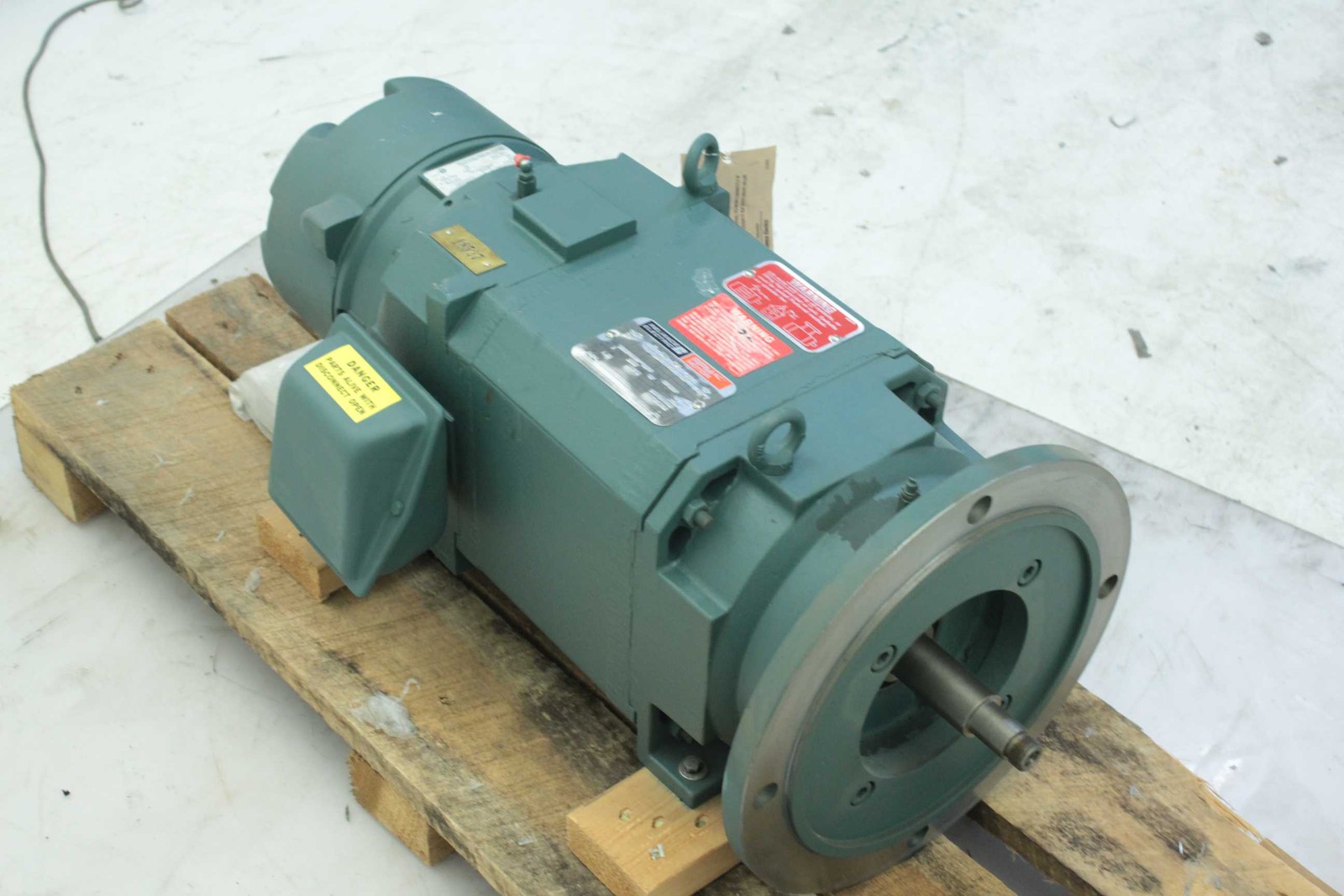 Reliance 10 HP 07KL790177-KAT1 Square Frame L21620 AC Motor Servo Tachometer - Used - Image 3
