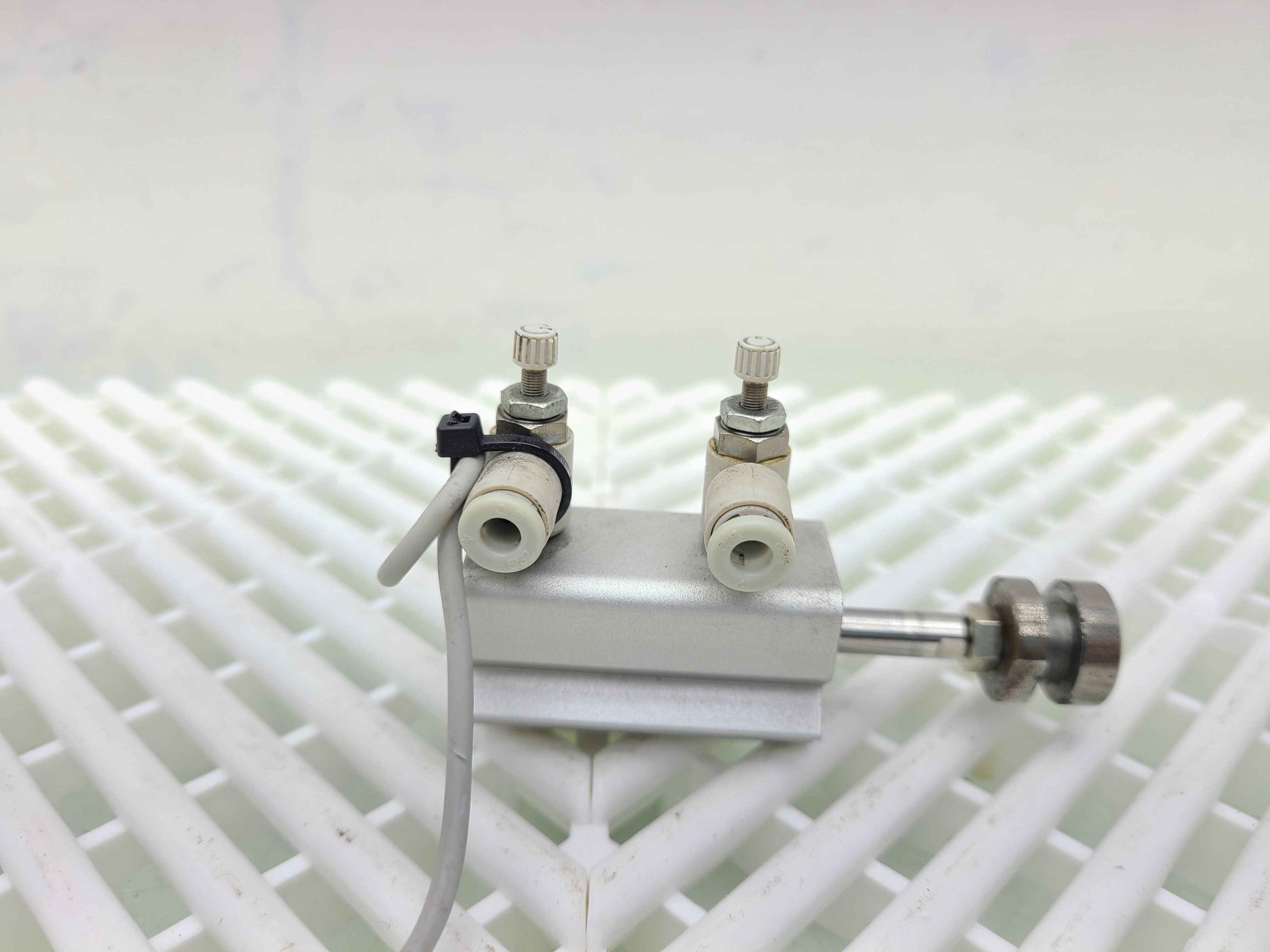 SMC CDQ2B12-15DMZ Double-Acting Compact Cylinder - Used - Image 13