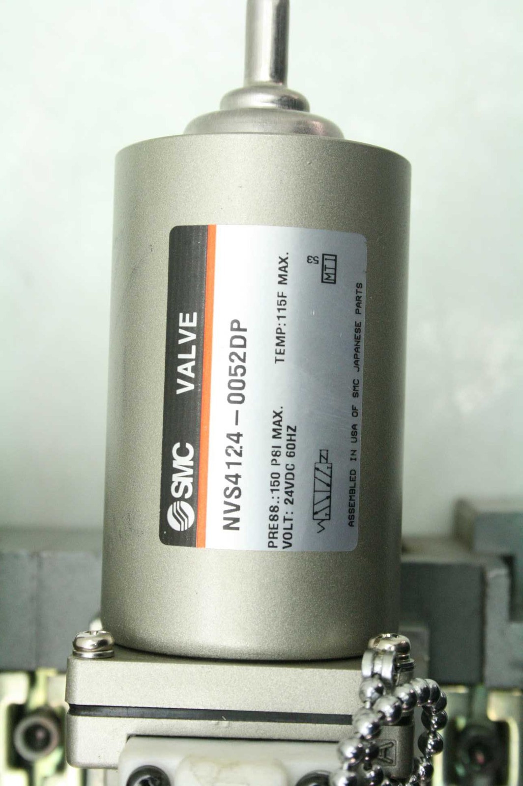 2 SMC NVS4124-0052DP Pneumatic Solenoid Valves on Manifold 24V DC Coil - Used - Image 4