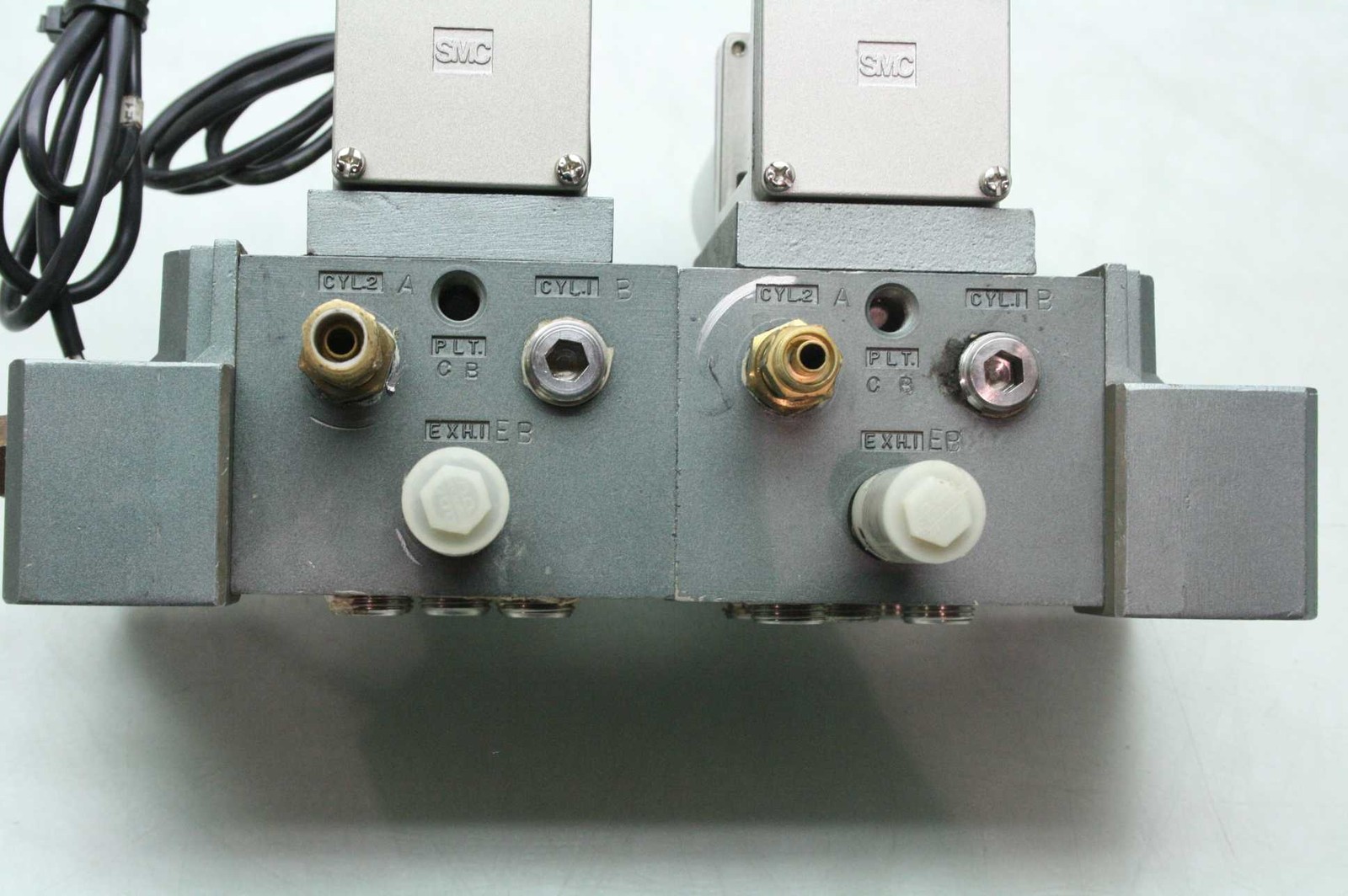2 SMC NVS4124-0052DP Pneumatic Solenoid Valves on Manifold 24V DC Coil - Used - Image 8