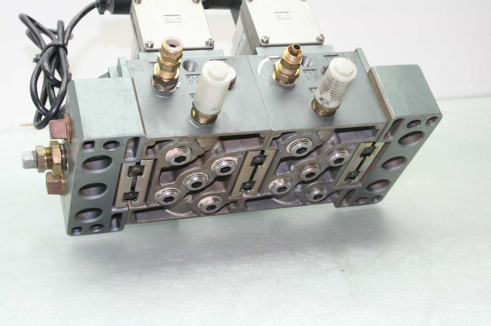 2 SMC NVS4124-0052DP Pneumatic Solenoid Valves on Manifold 24V DC Coil - Used - Image 9