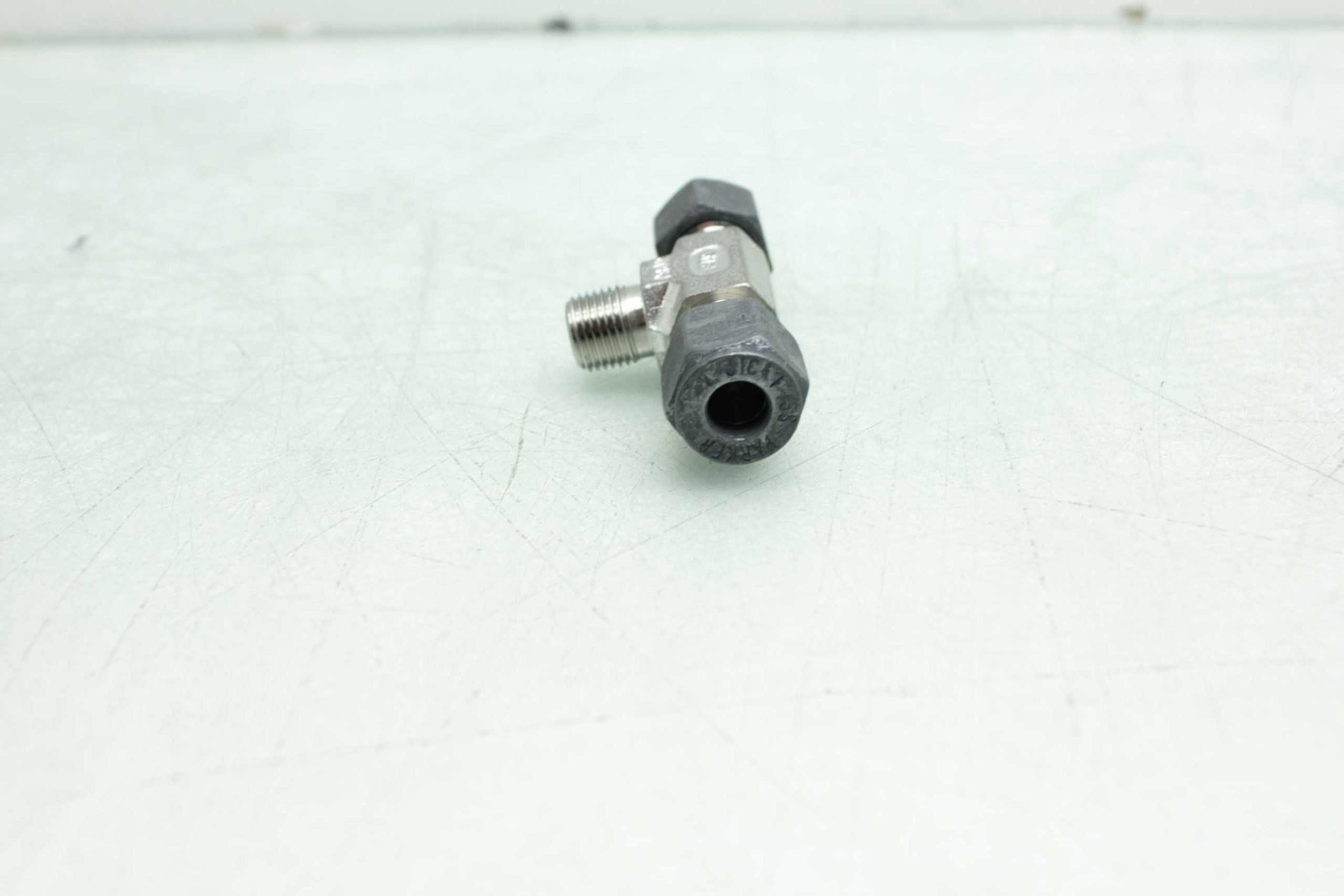 6 New Parker 4-4-2 SBZ-SS CPI NPT Male Branch Tee 1/4"x1/4"x1/8" MNPT Stainless - New - Image 9