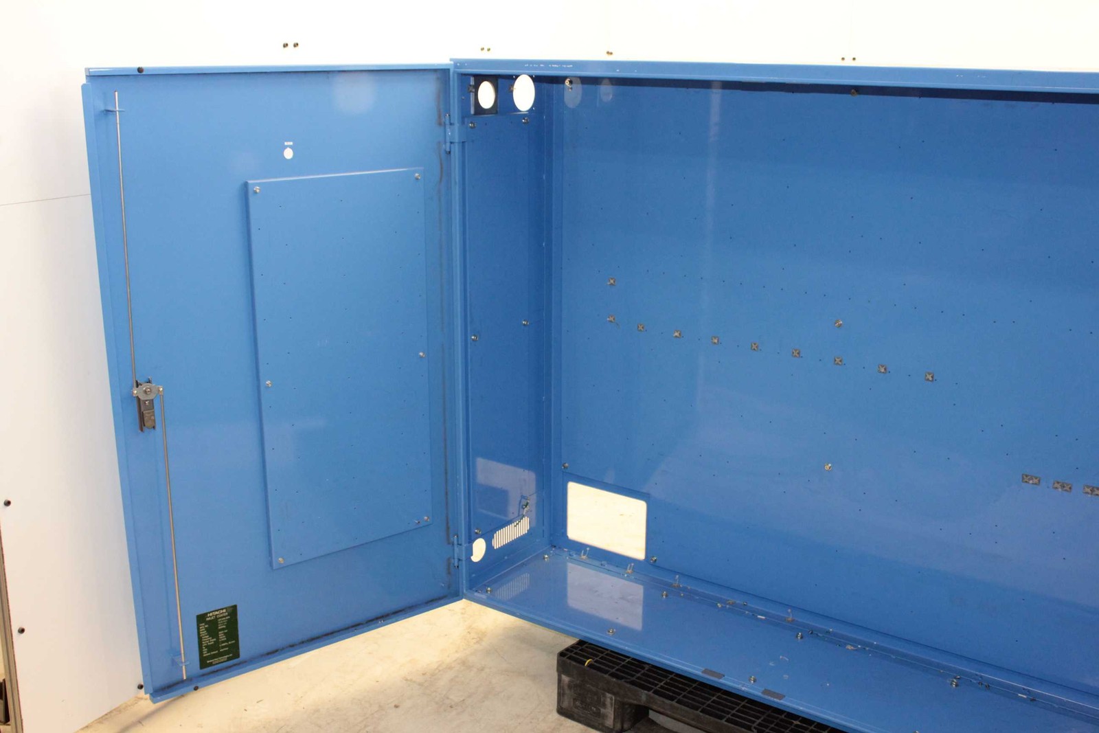 Hitachi Steel Two Door Wide Electrical Enclosure Box 1700mm x 1400mm x 450mm - Used - Image 6