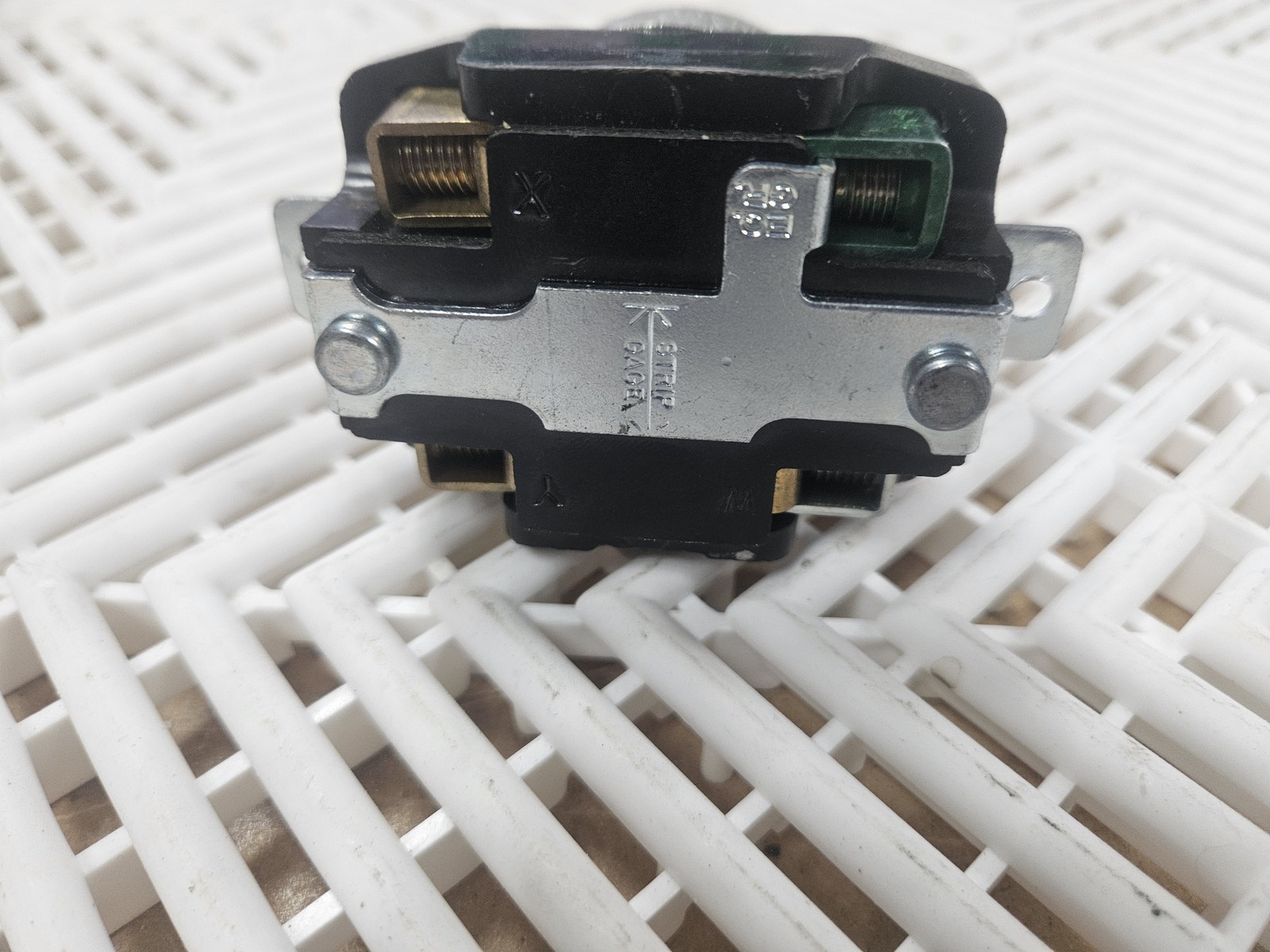 Hubbell CS6369C 50A 125/250V NEMA L14-50R Flanged Receptacle - Used - Image 6