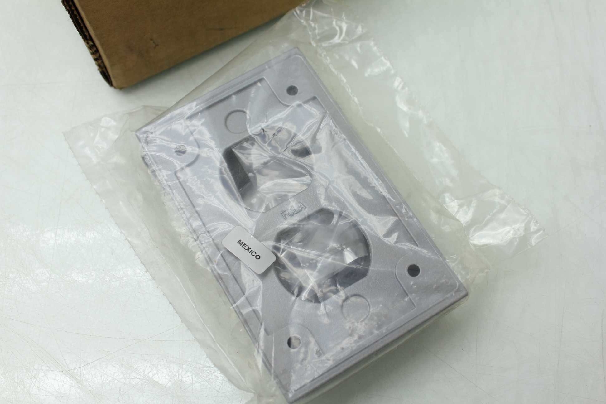 Hubbell Killark FCLAWW Snap Lid Cover / Duplex Receptacle Grainger 2NA14 - New - Image 11