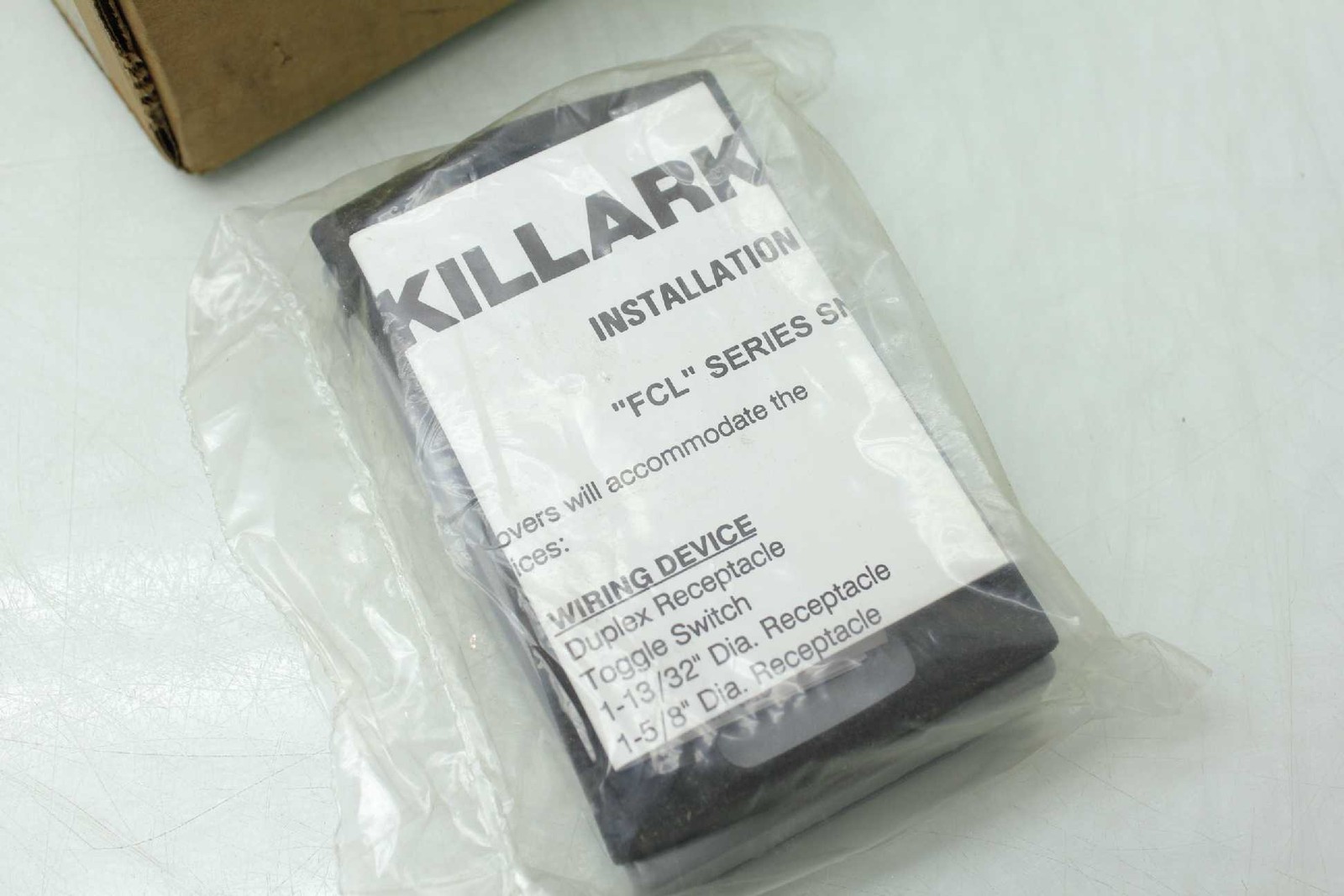 Hubbell Killark FCLAWW Snap Lid Cover / Duplex Receptacle Grainger 2NA14 - New - Image 4