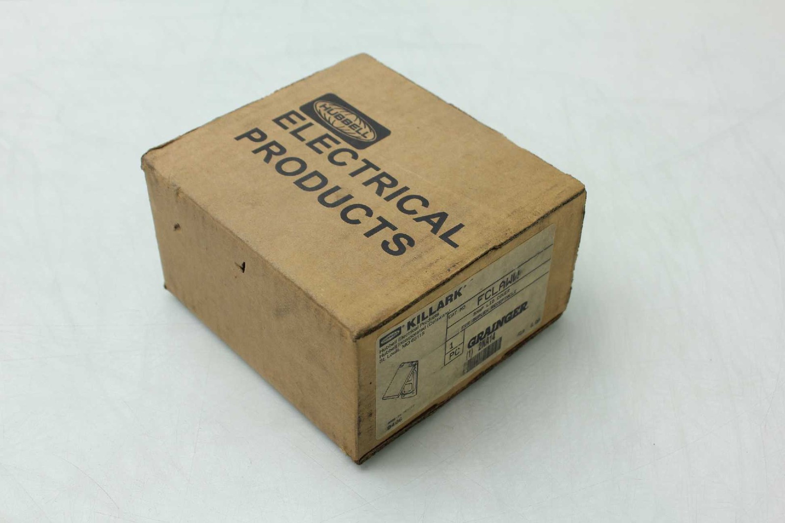 Hubbell Killark FCLAWW Snap Lid Cover / Duplex Receptacle Grainger 2NA14 - New