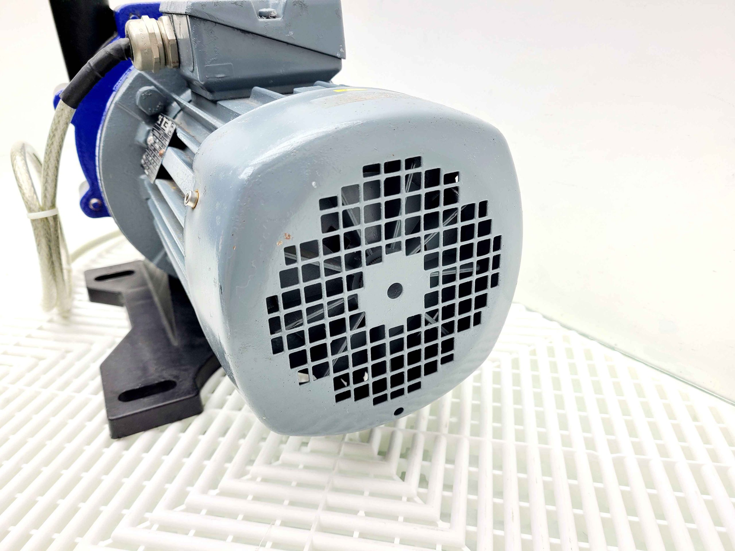 Iwaki MX-403RV5E GFRPP Magnet Drive Pump 2.2kW 230/400V - Used - Image 18