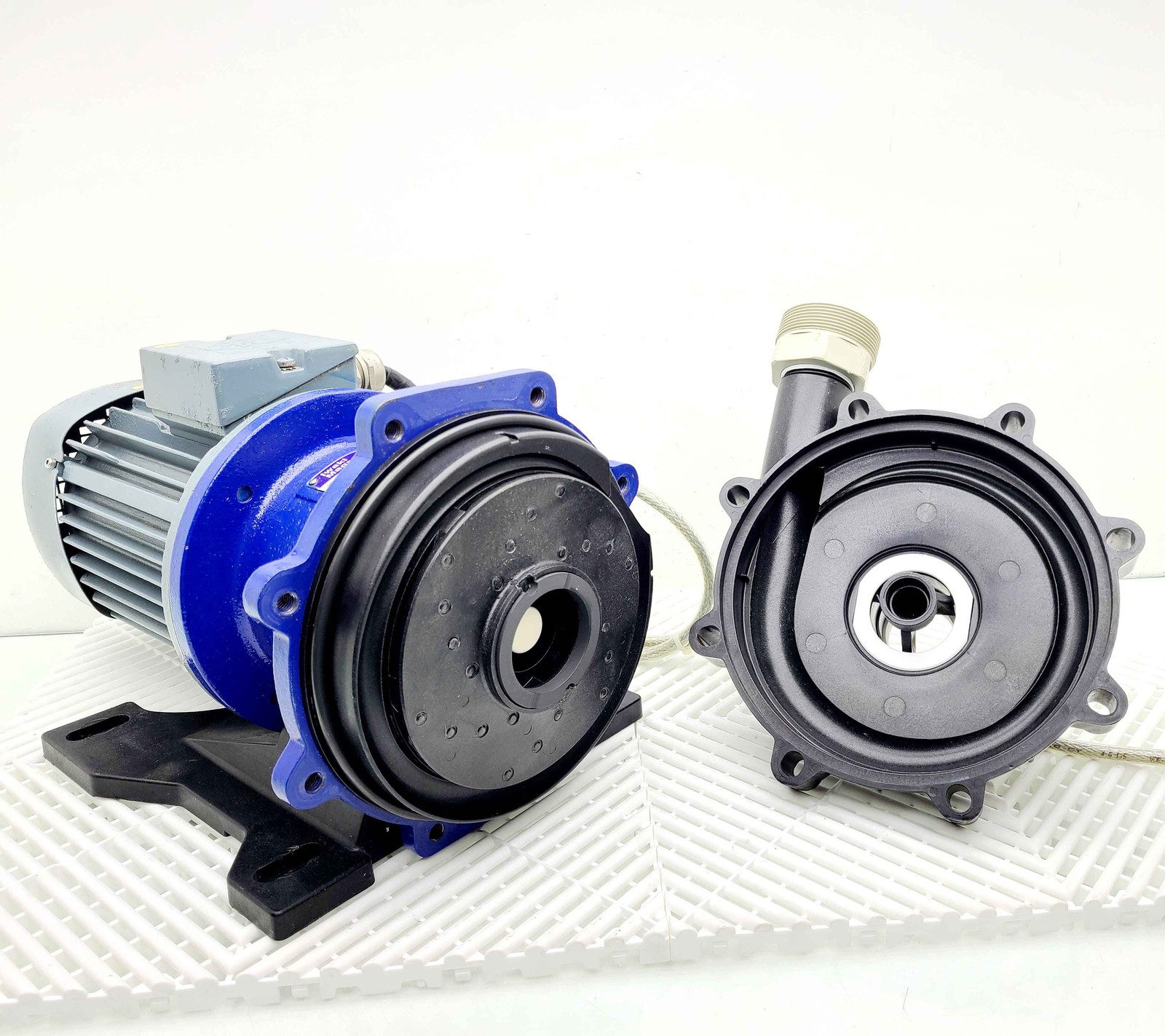 Iwaki MX-403RV5E GFRPP Magnet Drive Pump 2.2kW 230/400V - Used - Image 8