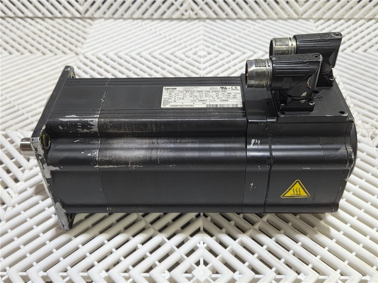 Lenze MCS12L41-RS0B0-A19N-ST5S00N-R0SU Servo Motor 6.3HP, 4050rpm w/ Brake - Used - Image 4