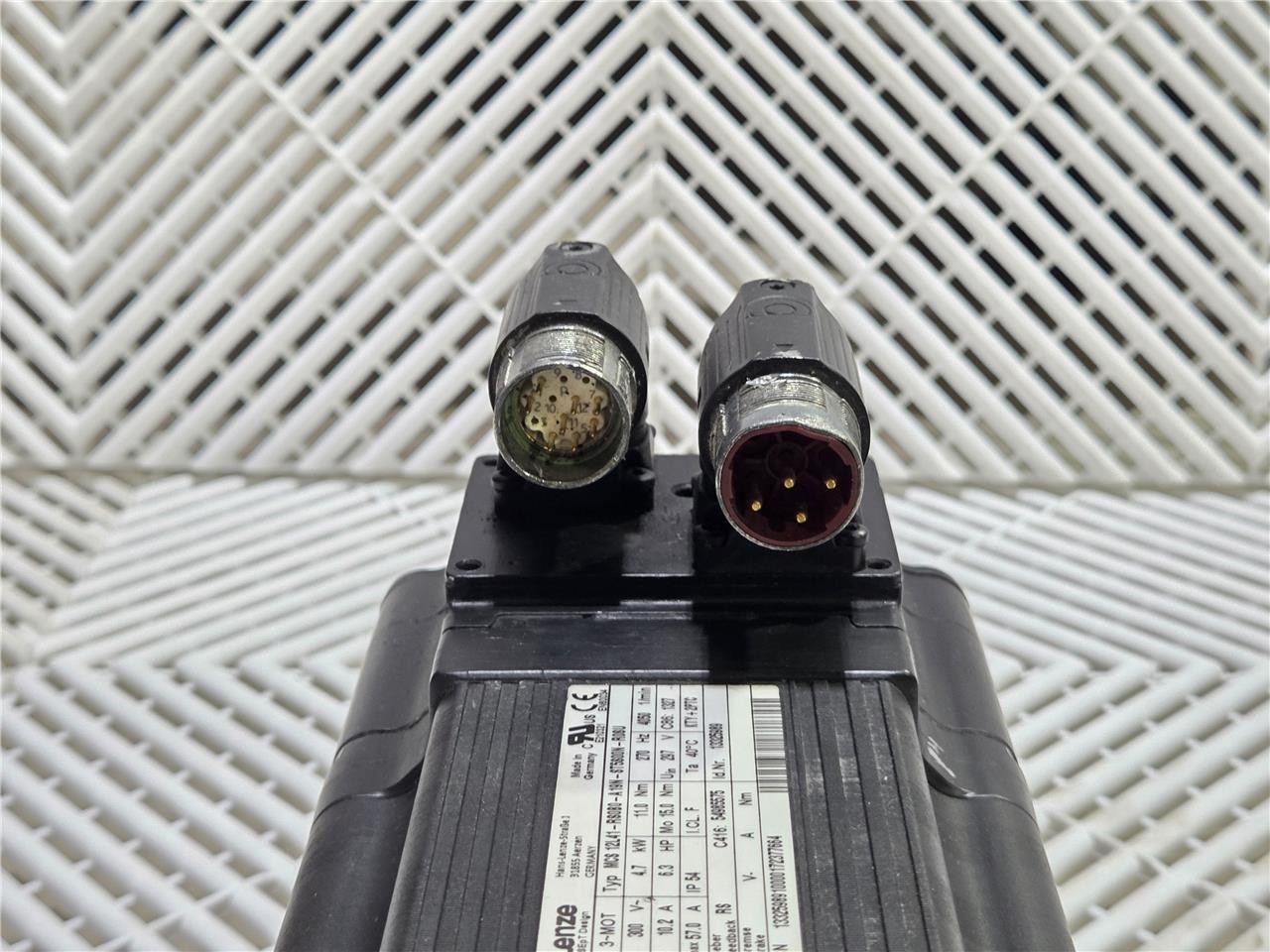 Lenze MCS12L41-RS0B0-A19N-ST5S00N-R0SU Servo Motor 6.3HP, 4050rpm w/ Brake - Used - Image 5