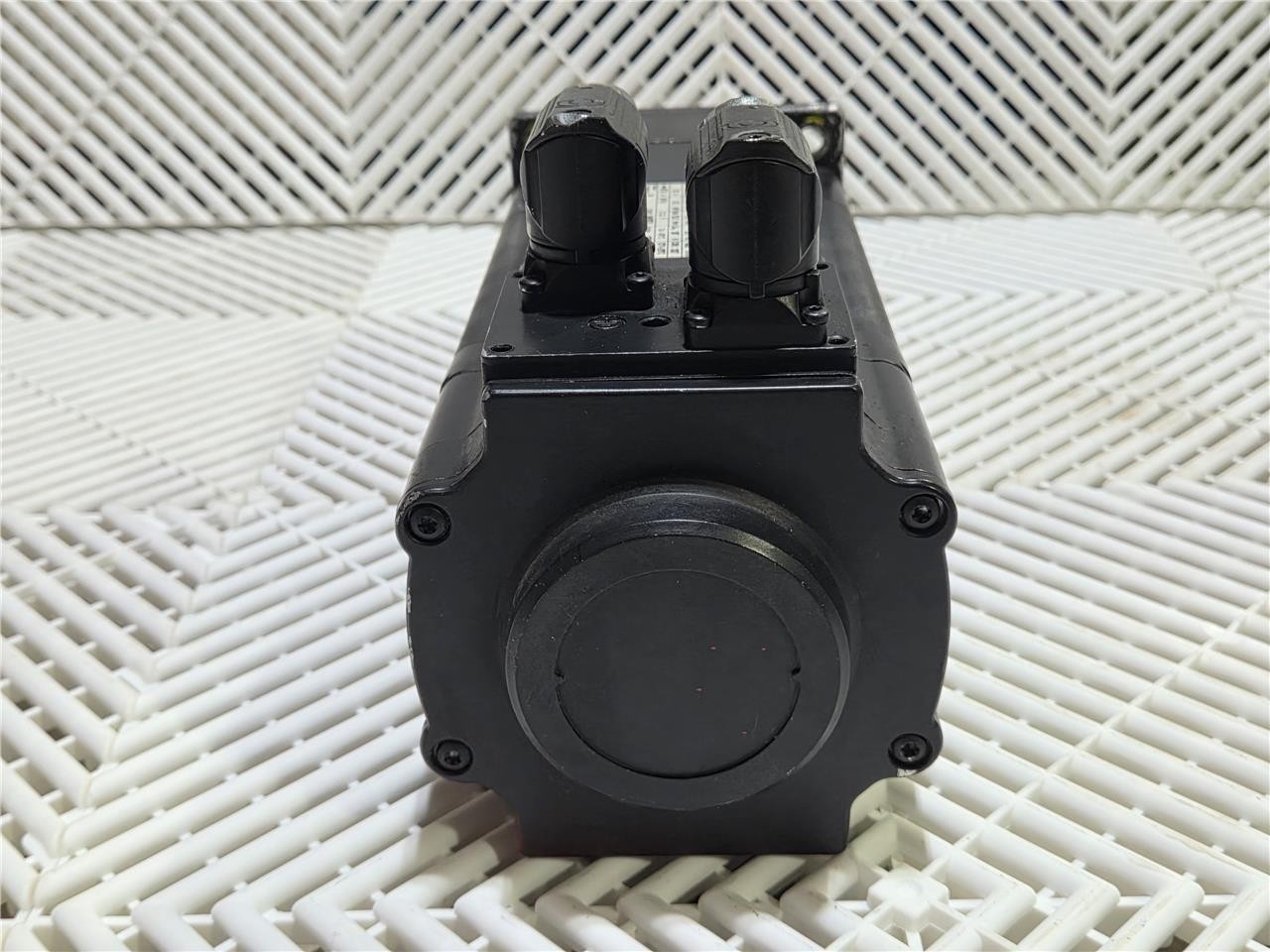 Lenze MCS12L41-RS0B0-A19N-ST5S00N-R0SU Servo Motor 6.3HP, 4050rpm w/ Brake - Used - Image 9