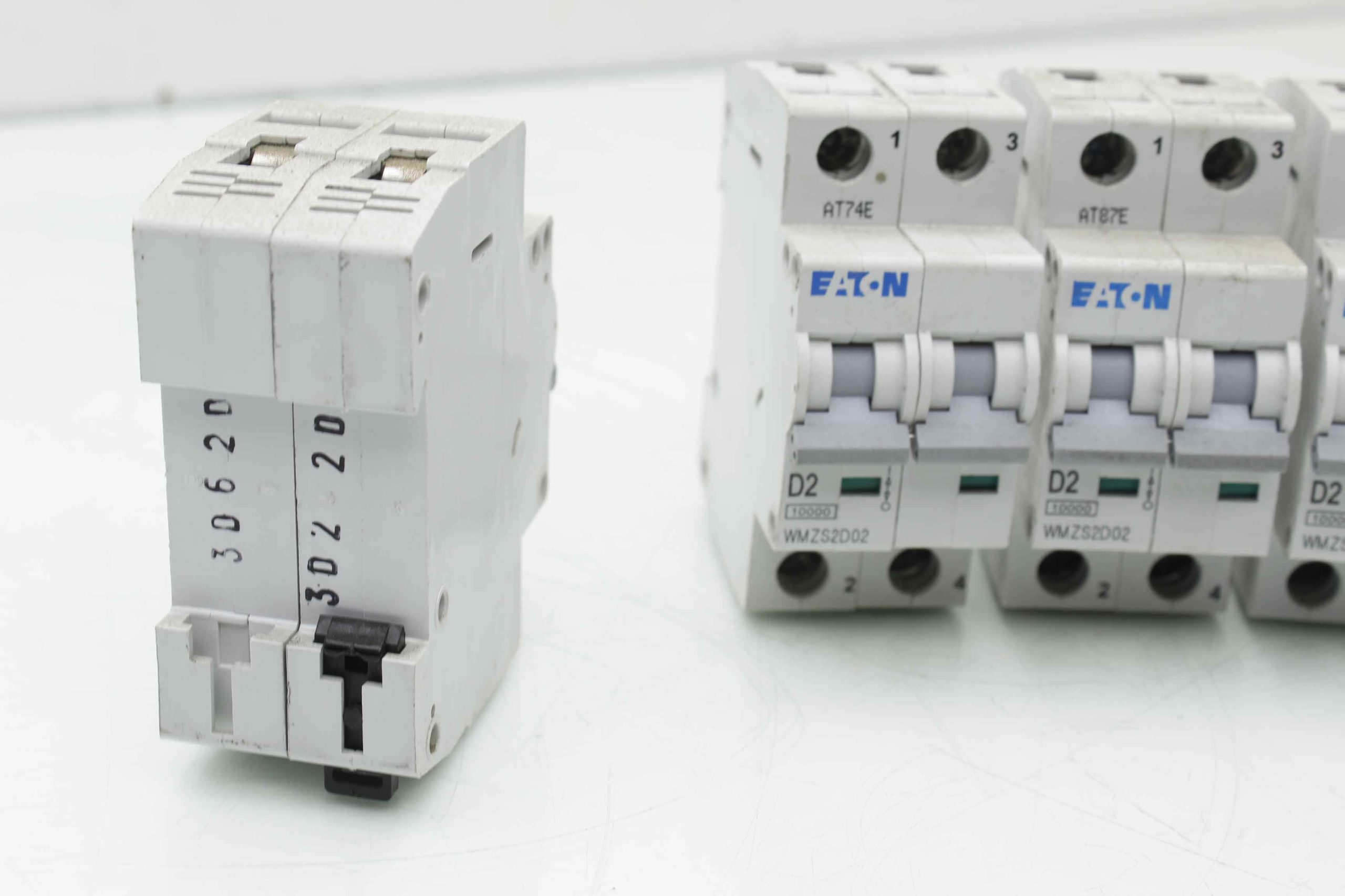 Lot of 4 Eaton WMZS2D02 2 POLE 477/480V 2A Circuit Breakers - Used - Image 8