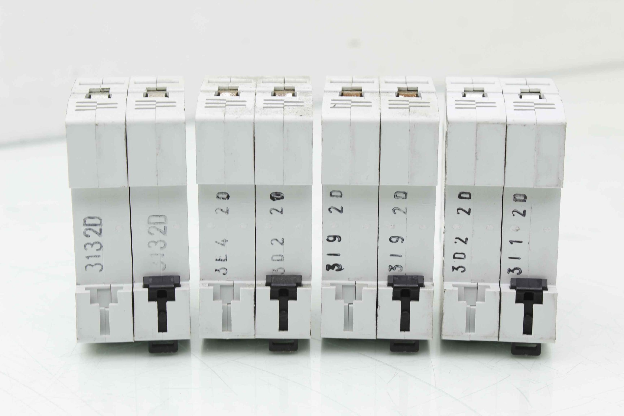 Lot of 4 Eaton WMZS2D02 2 POLE 477/480V 2A Circuit Breakers - Used - Image 10