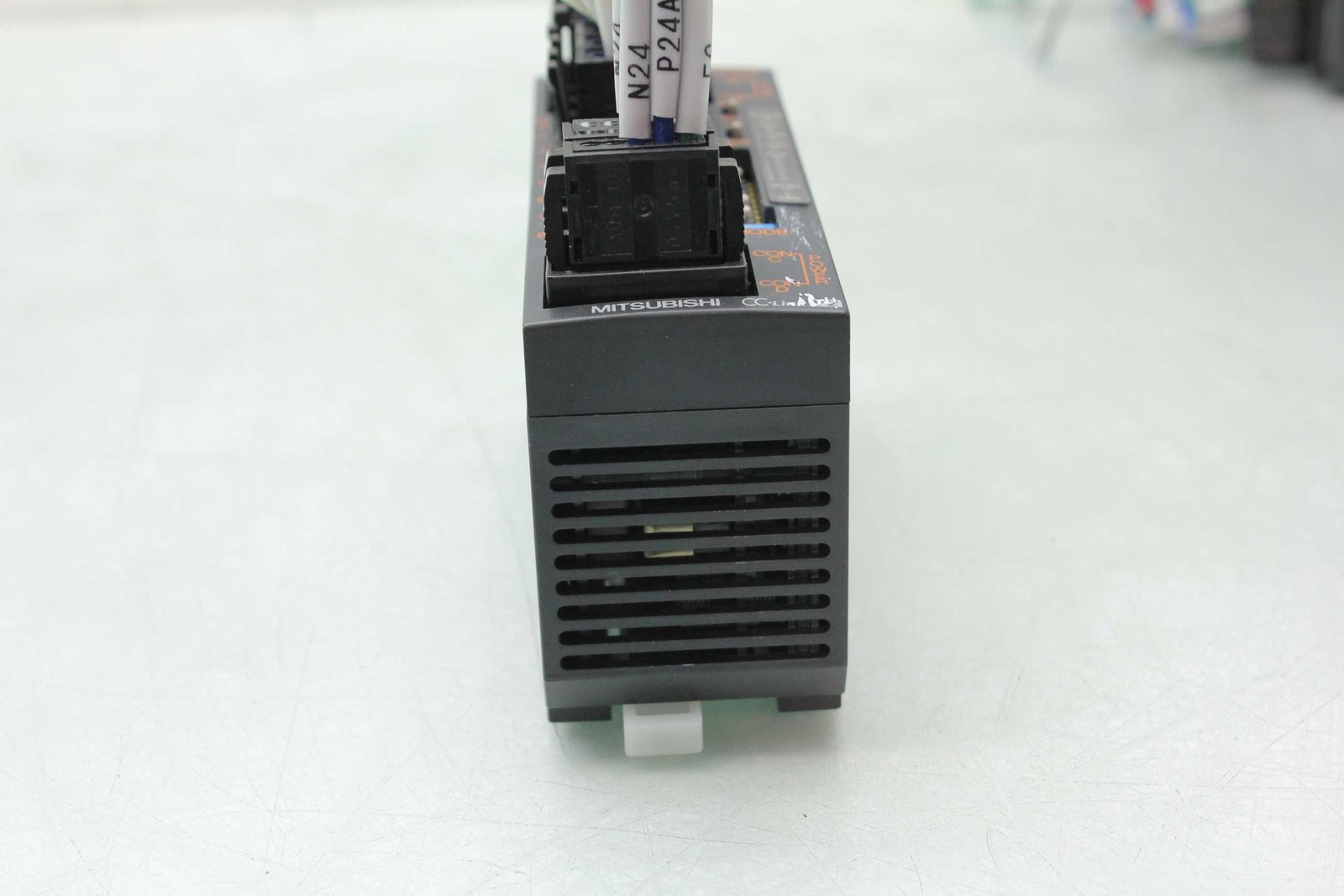 Mitsubishi D/A Converter Unit AJ65VBTCU-68DAVN 24VDC / 150mA - Used - Image 7
