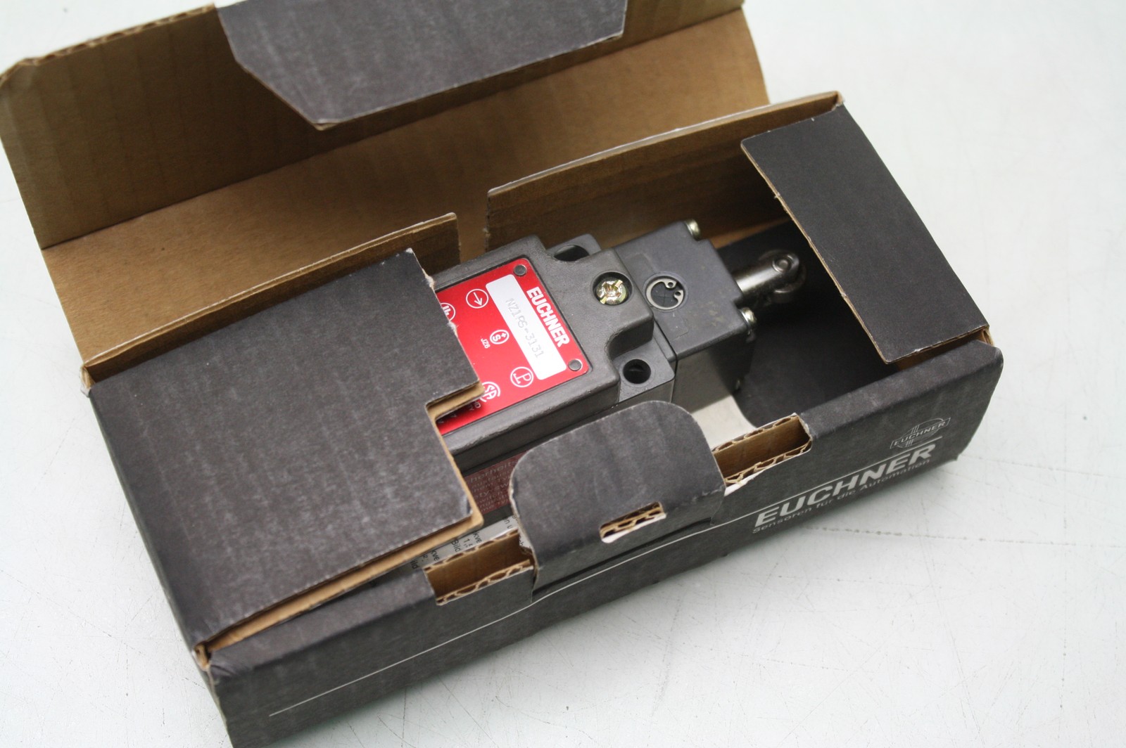 NIB Euchner NZ1RS-3131 Safety Limit Switch / Contact Form 2NO/2NC / Type 1 - New - Image 3