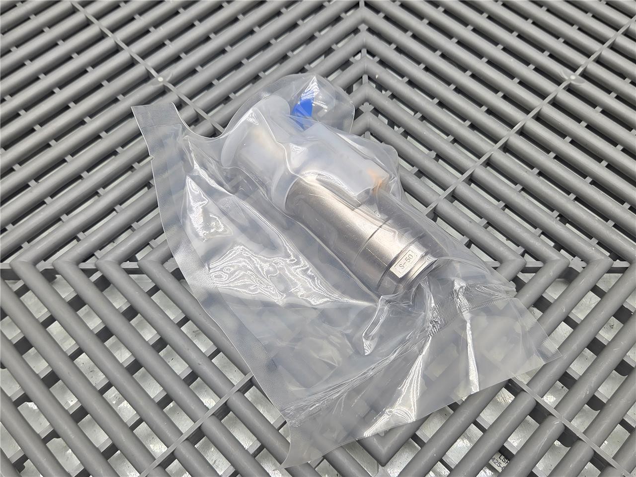 New Amphenol PL18U-301-50 PowerLok Connector - New - Image 3