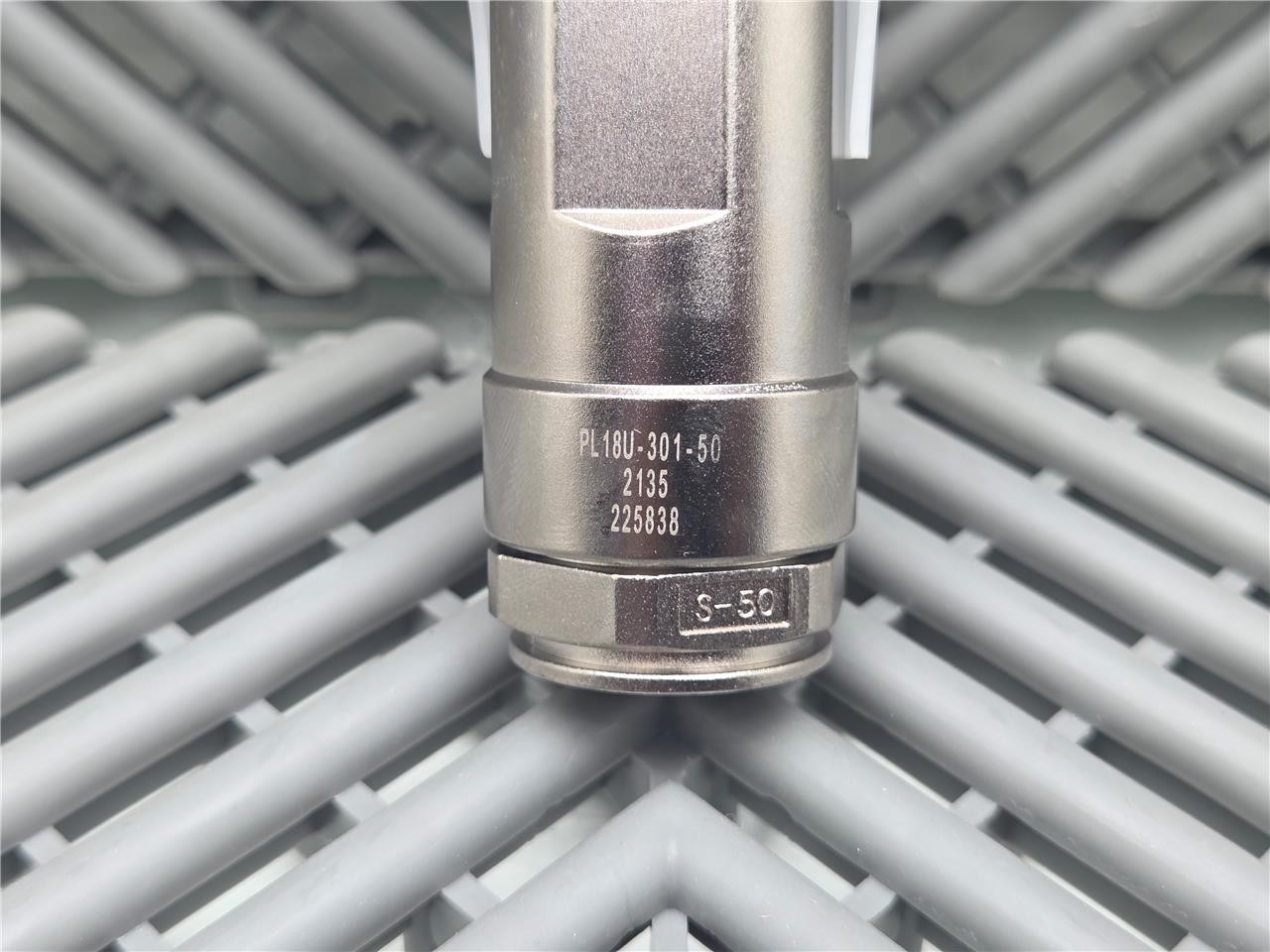 New Amphenol PL18U-301-50 PowerLok Connector - New - Image 6