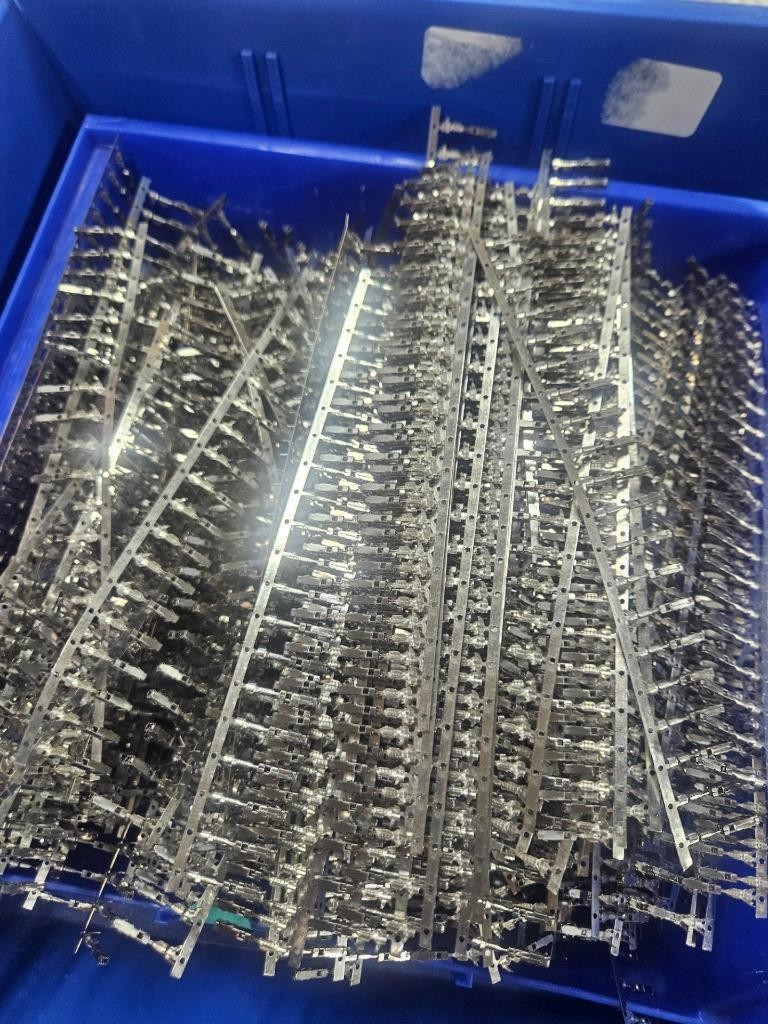 New (Qty 7500) Aptiv 35095783 Female CTS 150 Locking Lance Contact 18-21 AWG - New - Image 5