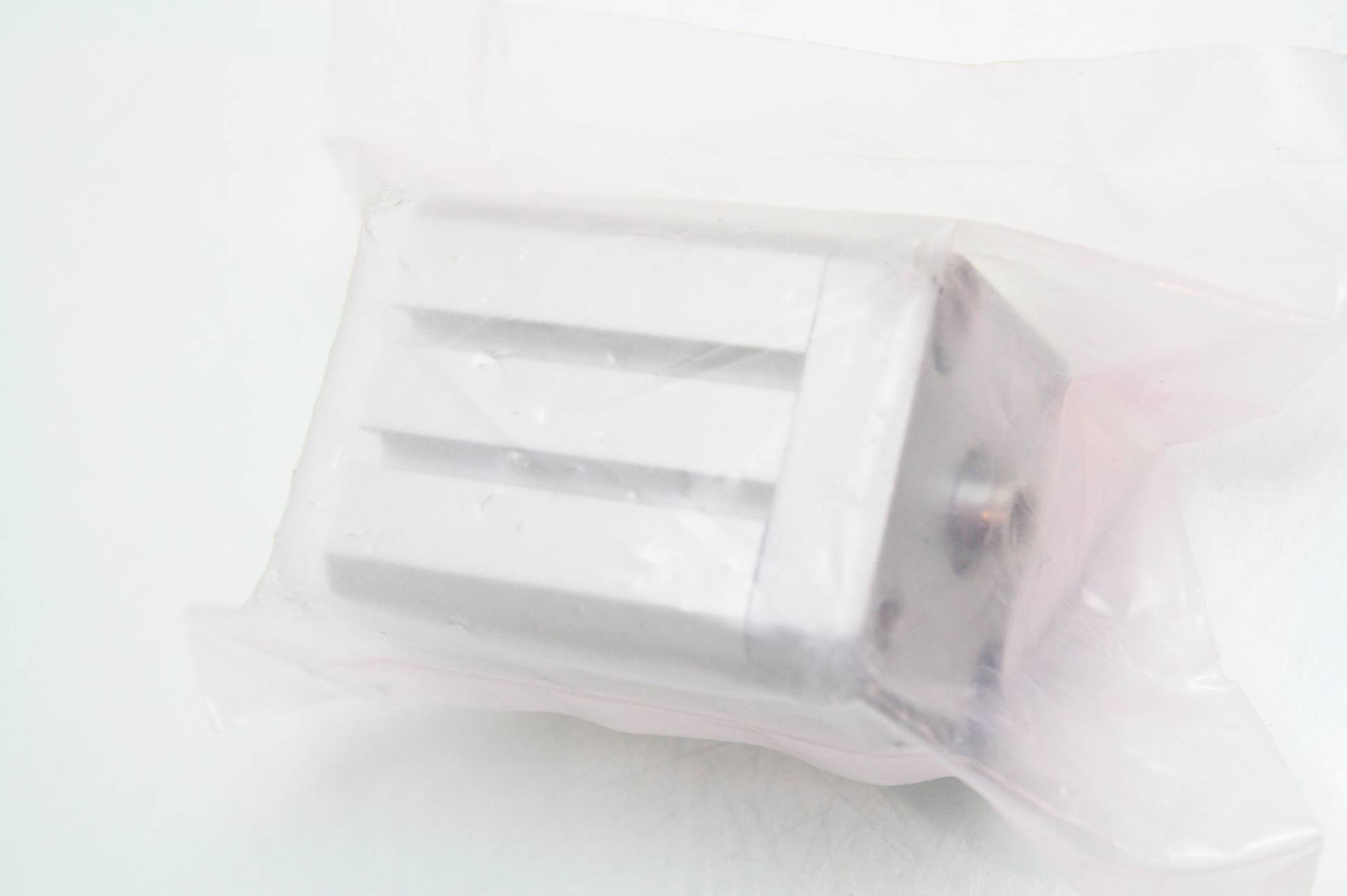 New SMC 10-CDQSB20-10D CQS Clean Room Air Cylinder 20mm Bore x 10mm Stroke - New - Image 9