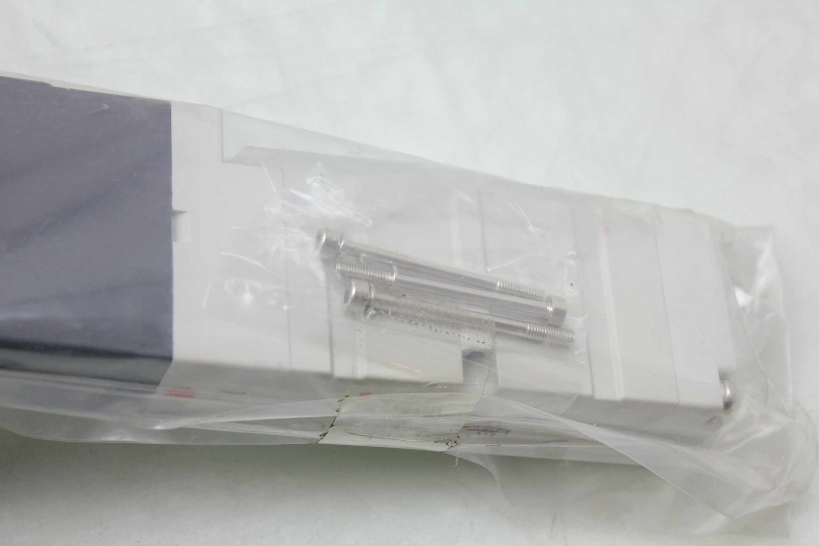 New SMC VQ4101RY-5E-Q Solenoid Valve 24V DC 2 Position External Pilot Valve - New - Image 4