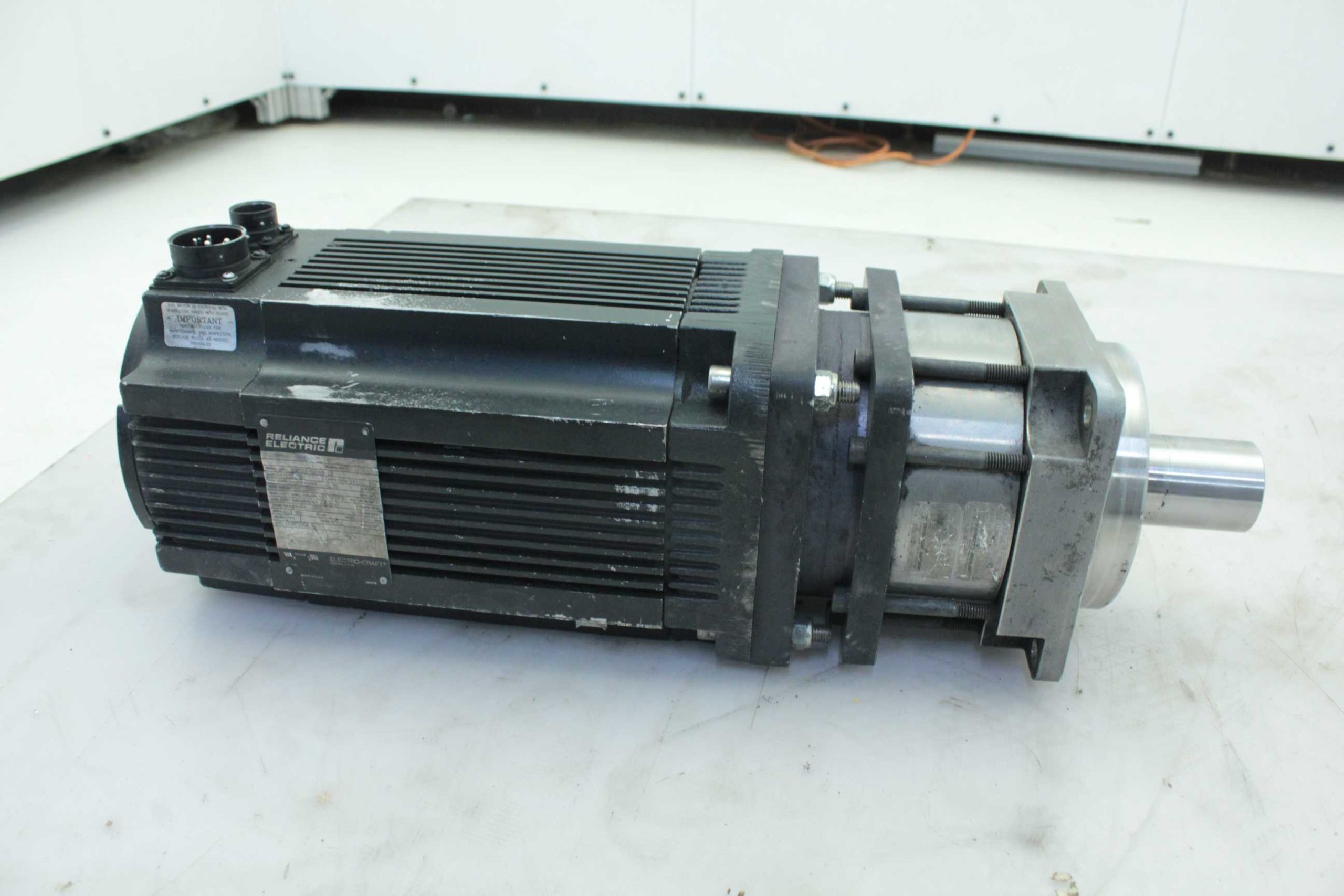 Reliance 1326AB-B720E-21 Servo Motor Thomson AT018-010-SO 10:1 Gear Reducer - Used - Image 14