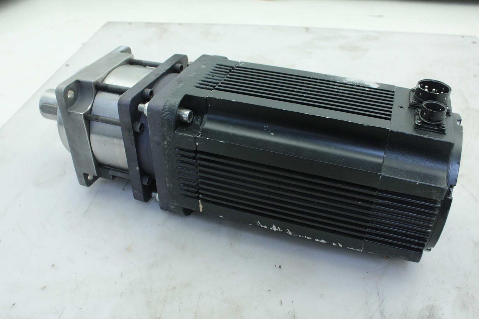 Reliance 1326AB-B720E-21 Servo Motor Thomson AT018-010-SO 10:1 Gear Reducer - Used - Image 3