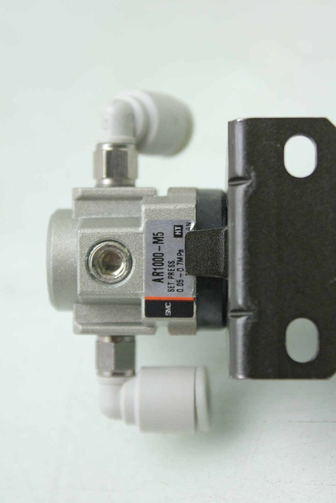 SMC AR1000-M5 Pneumatic Regulator & G27-10-R1 Analog Pressure Gauge 0-1.0 MPa - Used - Image 3