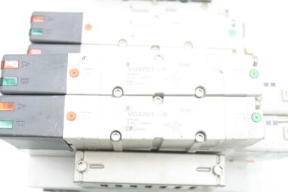 SMC Manifold Valve Assembly With (4) VQ4201-5 (1) VVQ4000-10-1 - Used - Image 3