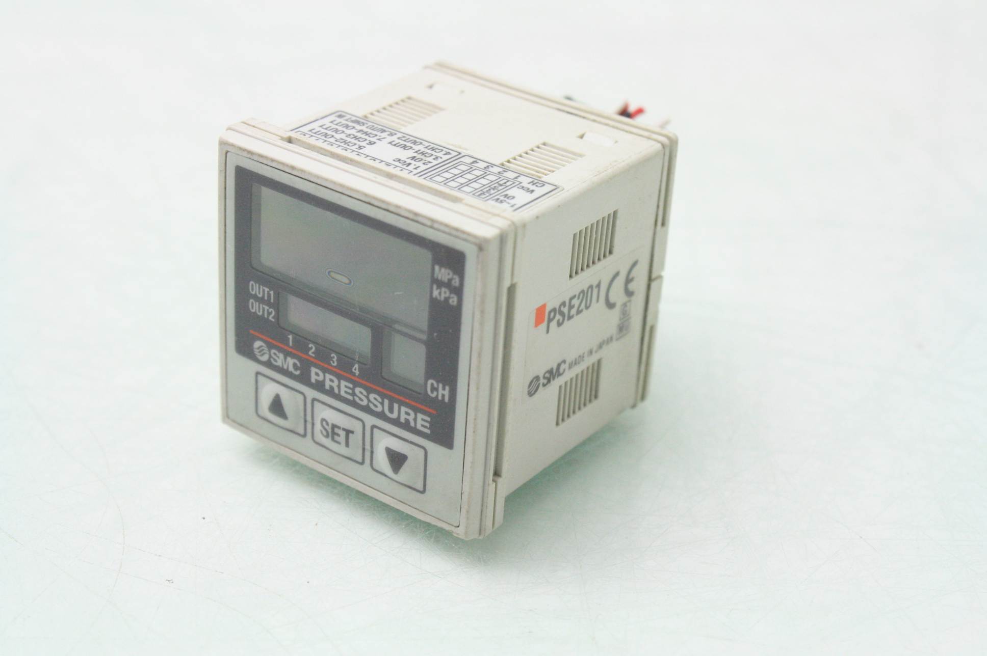 SMC PSE201 Multi-Channel Pneumatic Sensor Controller - Used - Image 14