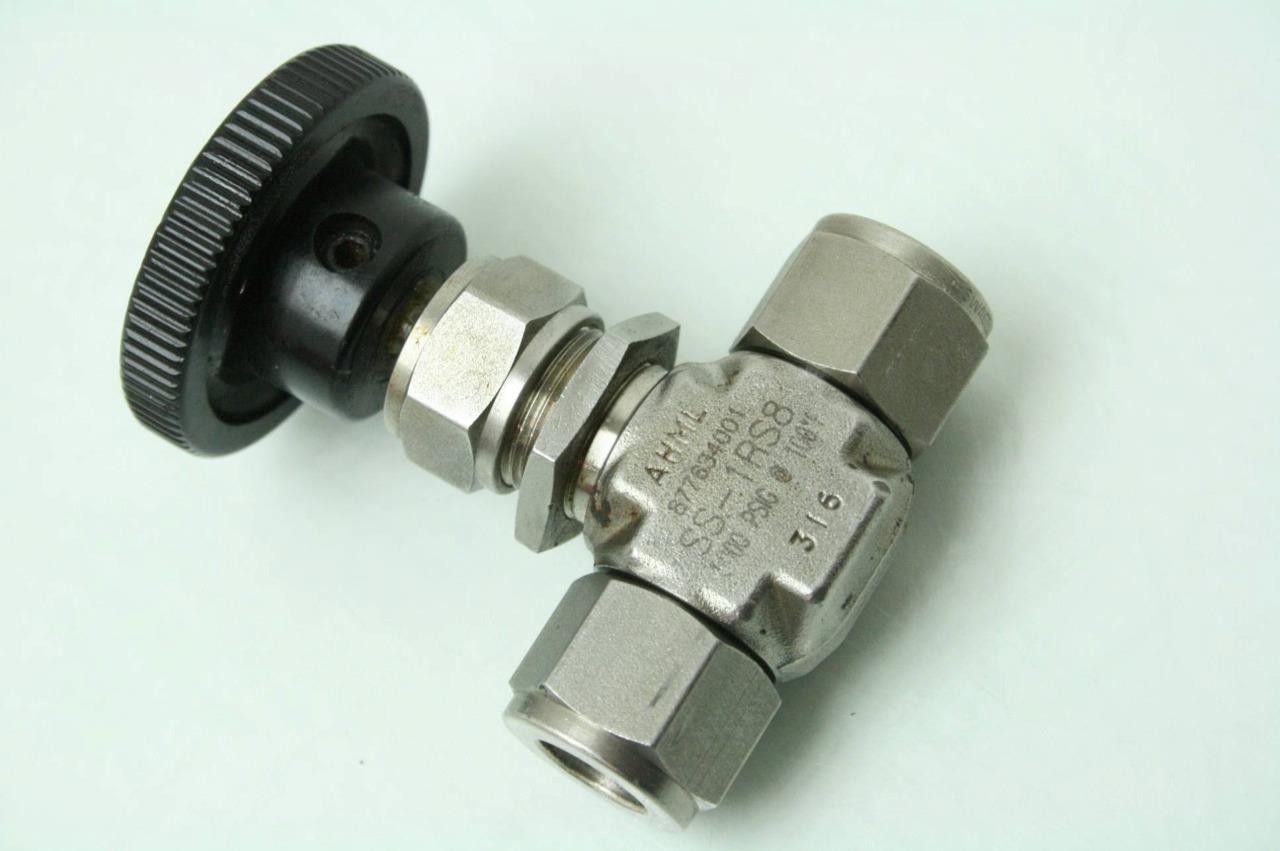Swagelok SS-1RS8 Integral Bonnet Needle Valve 1/2" Tube Fitting 316 Stainless - Used