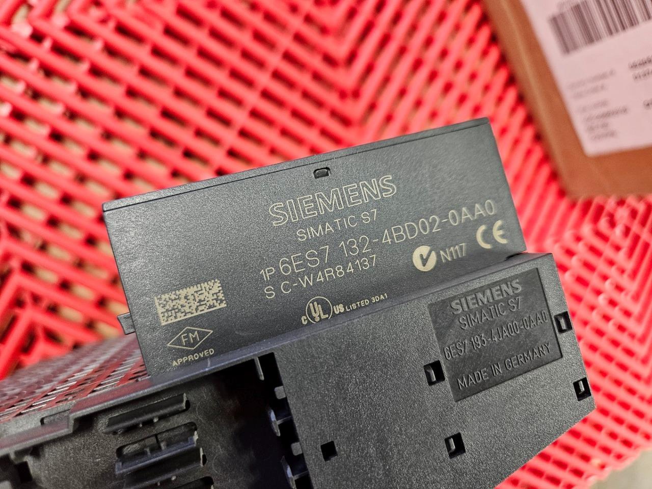 (12) Siemens 6ES7-132-4BD02-0AA0 Simatic S7 4 Point Digital Output Module - Used - Image 4