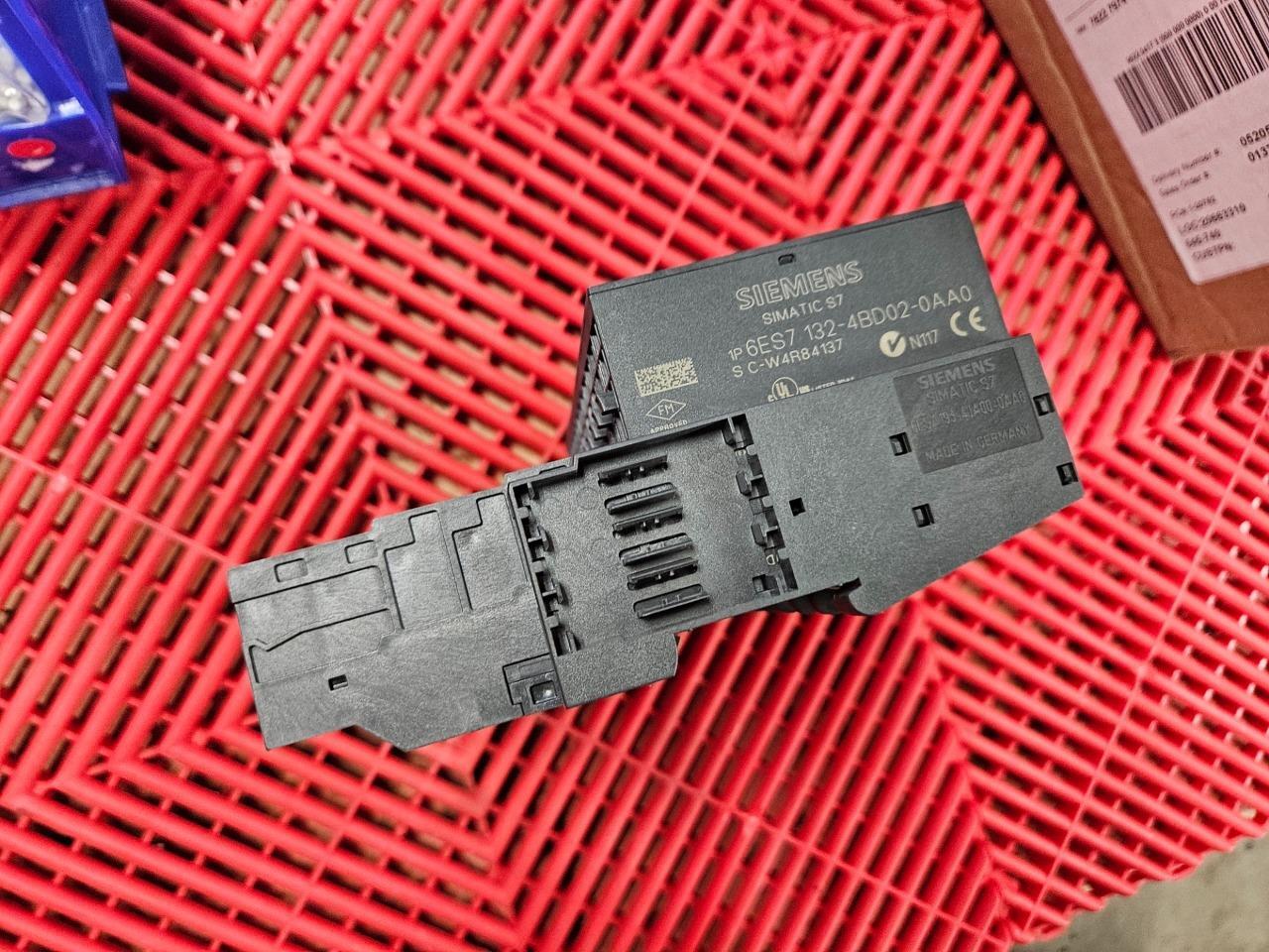 (12) Siemens 6ES7-132-4BD02-0AA0 Simatic S7 4 Point Digital Output Module - Used - Image 5