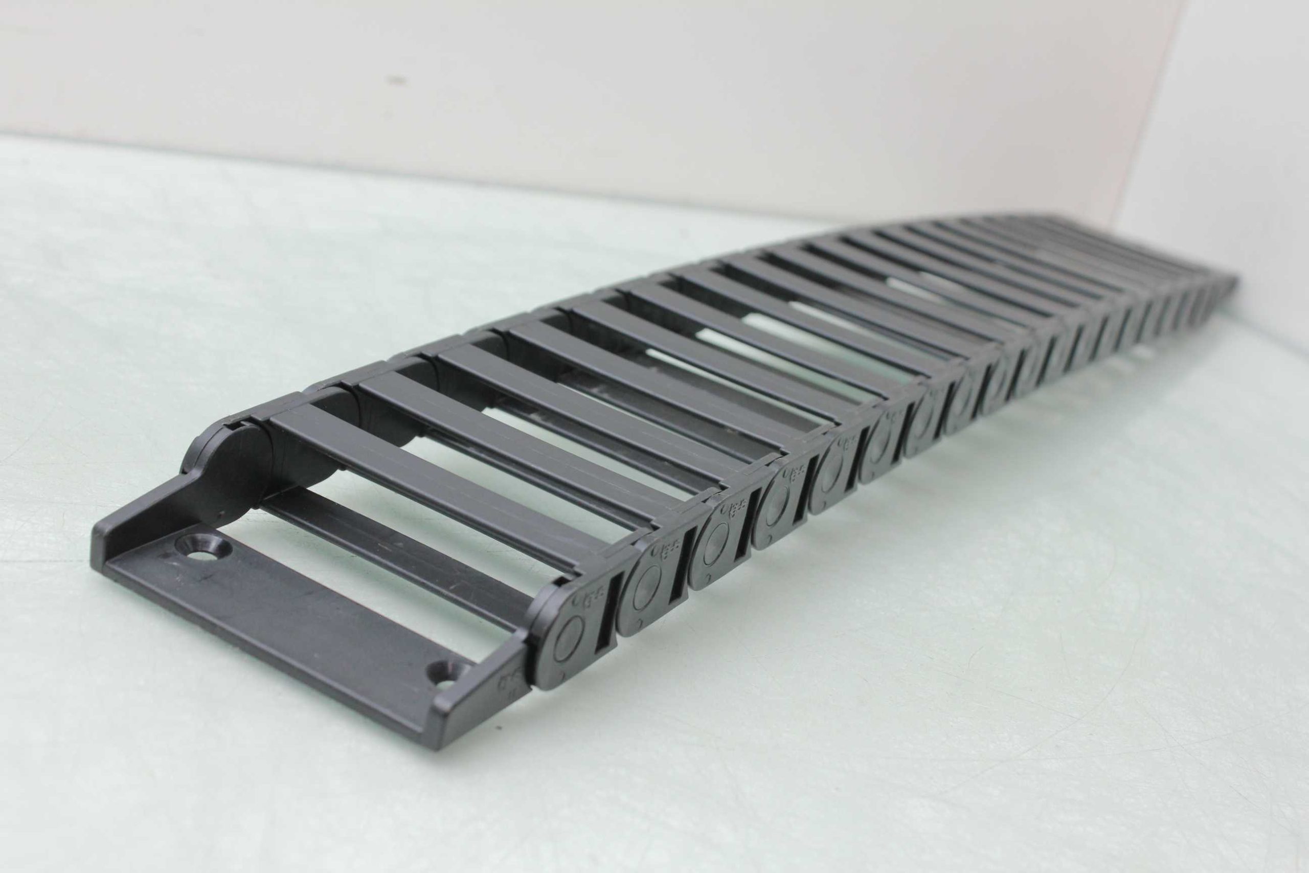 2 New Igus 10.6.075 Wireway Cable Carrier Cable Chain 3.70" x 1" Outer 24" - New - Image 13