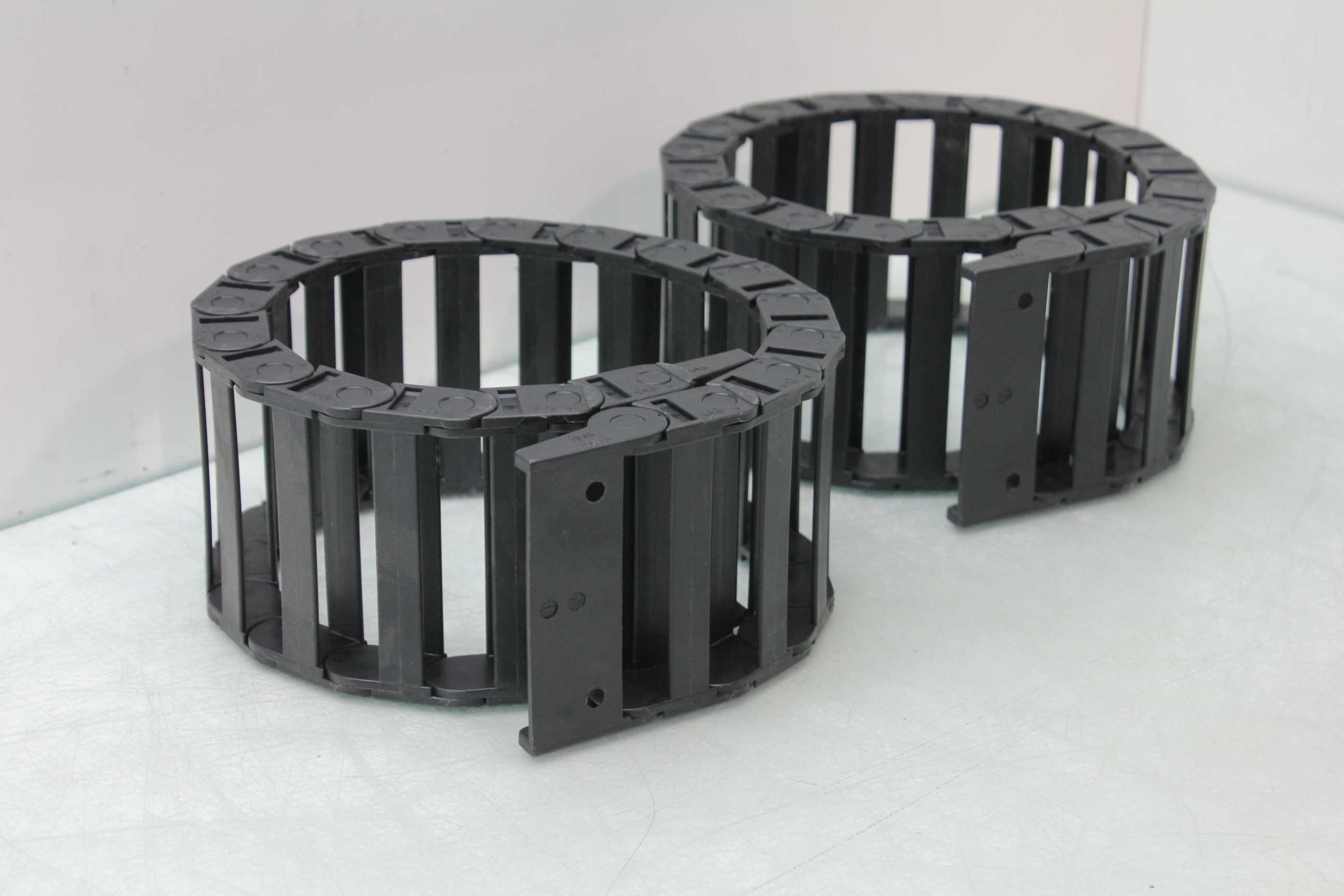 2 New Igus 10.6.075 Wireway Cable Carrier Cable Chain 3.70" x 1" Outer 24" - New - Image 20