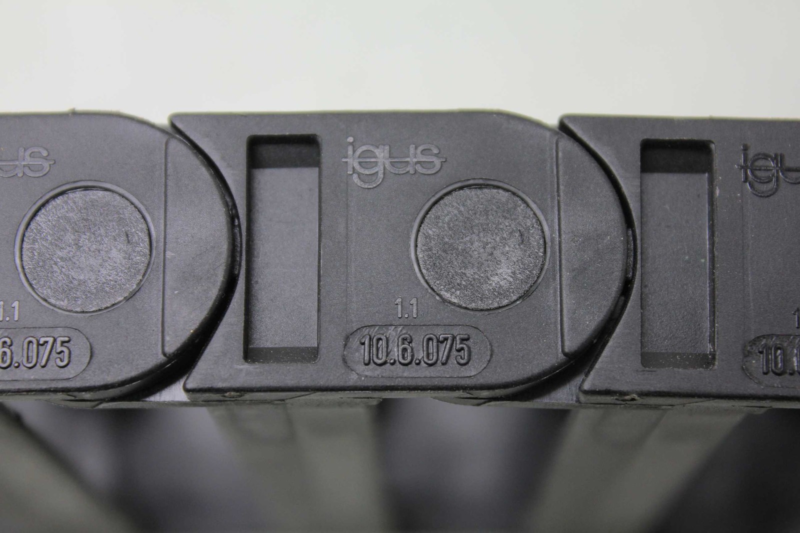 2 New Igus 10.6.075 Wireway Cable Carrier Cable Chain 3.70" x 1" Outer 24" - New - Image 5