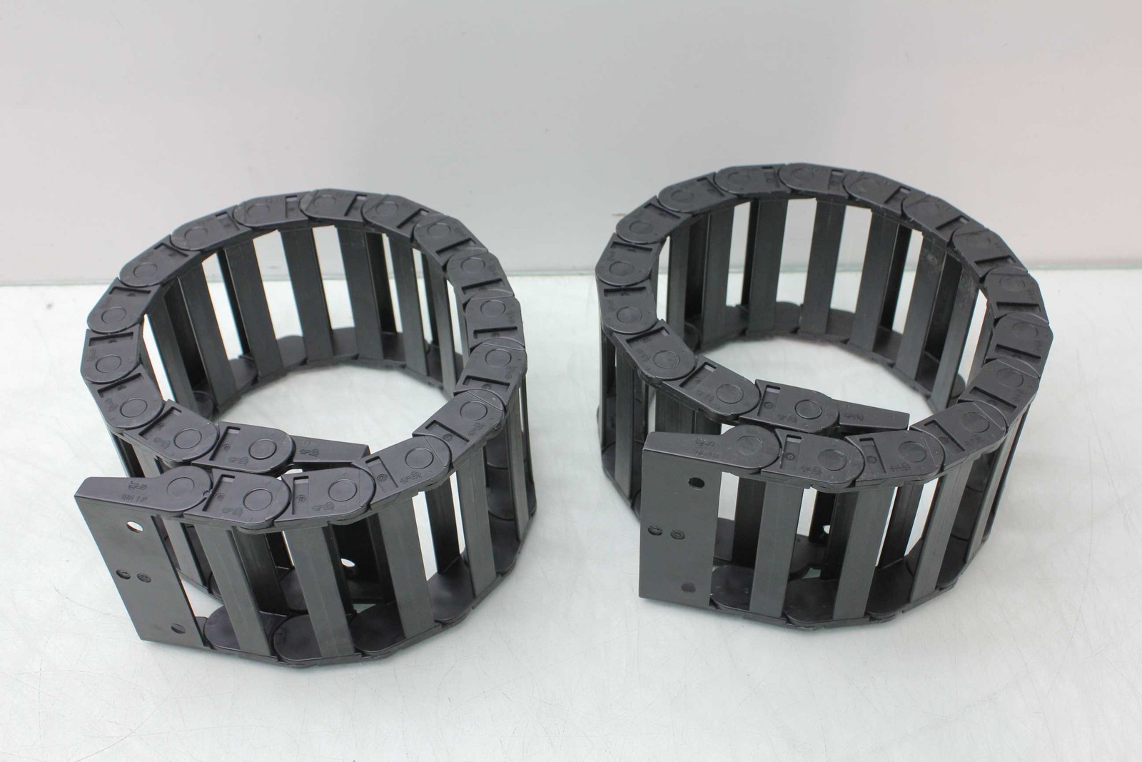 2 New Igus 10.6.075 Wireway Cable Carrier Cable Chain 3.70" x 1" Outer 24" - New