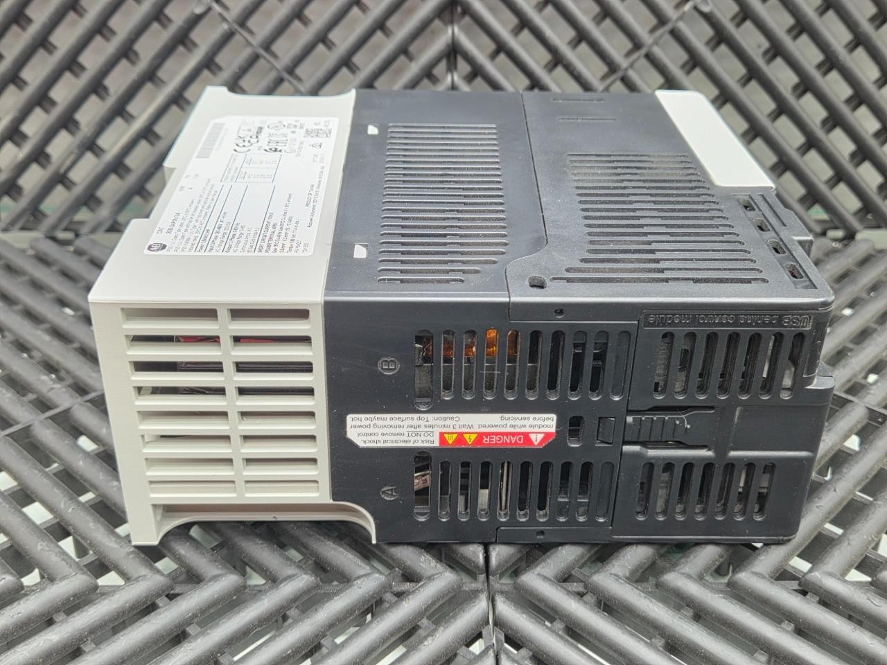 Allen-Bradley 25B-D4P0N104 Ser A PowerFlex 525 AC Drive 2HP w/ 25-COMM-E2P - New other (see details) - Image 6
