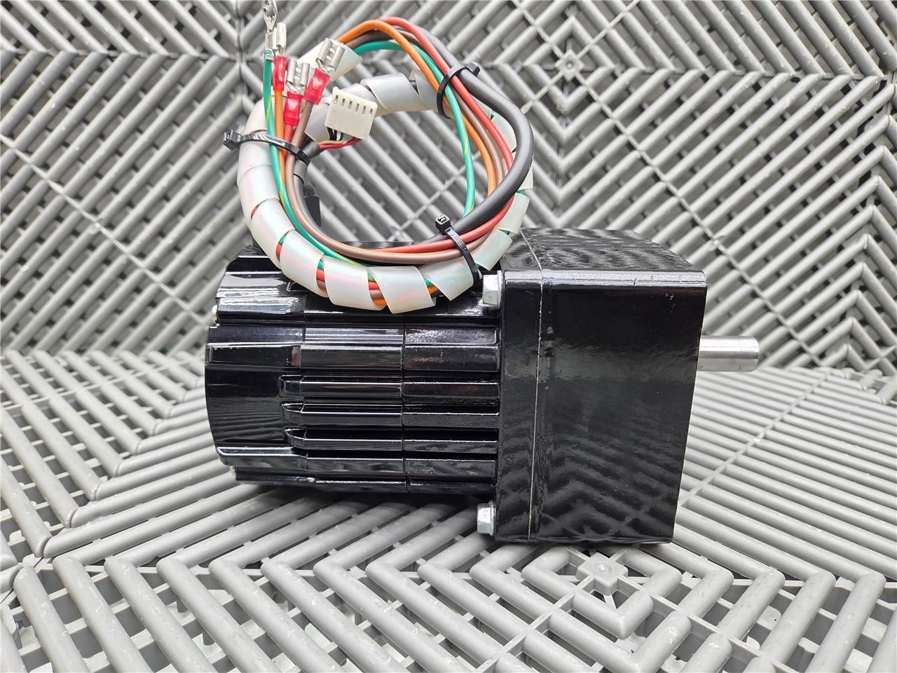 Bodine 34B3BEBL-WX2 Parallel Shaft Gear Motor 20.4:1 w/ ABL-3907C Controller - Used - Image 9