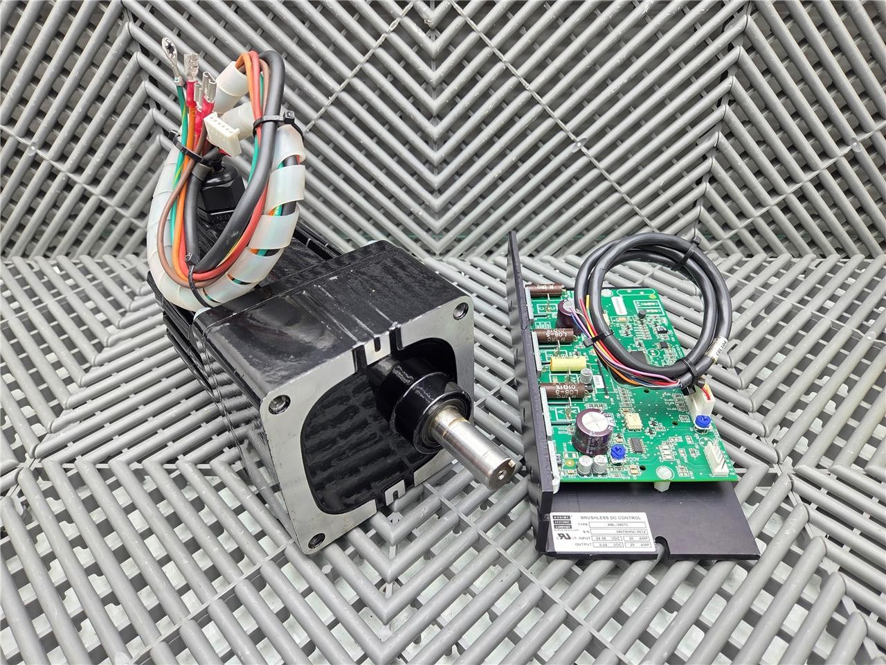 Bodine 34B3BEBL-WX2 Parallel Shaft Gear Motor 20.4:1 w/ ABL-3907C Controller - Used