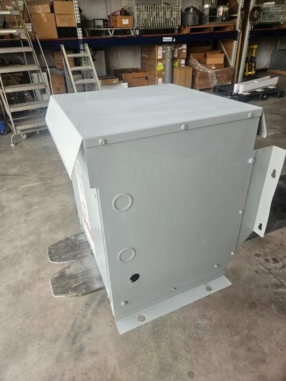 Hammond HPS Y030QTCN 30 kVA Outdoor Transformer Nema 3R / 480-600V to 208-400V - Used - Image 5