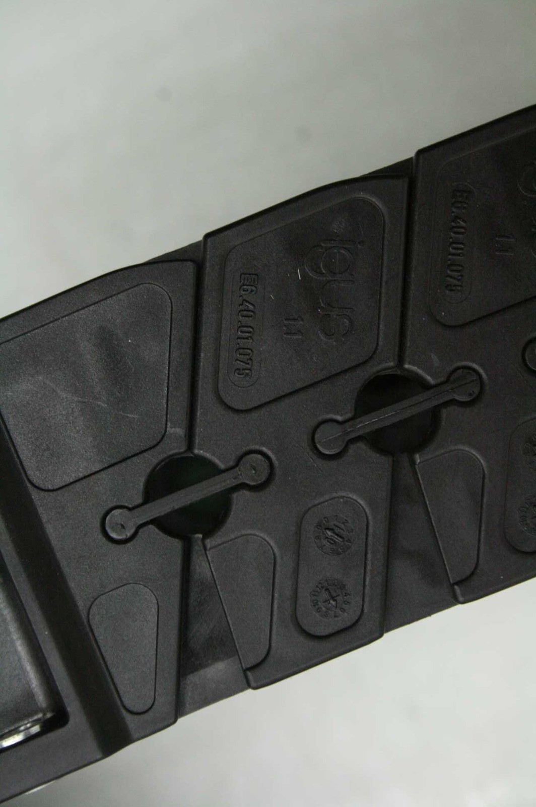 Igus E6-40-01-075 Energy Chain Cable Wireway Carrier Chain 38" Long E6-400-20 - Used - Image 11
