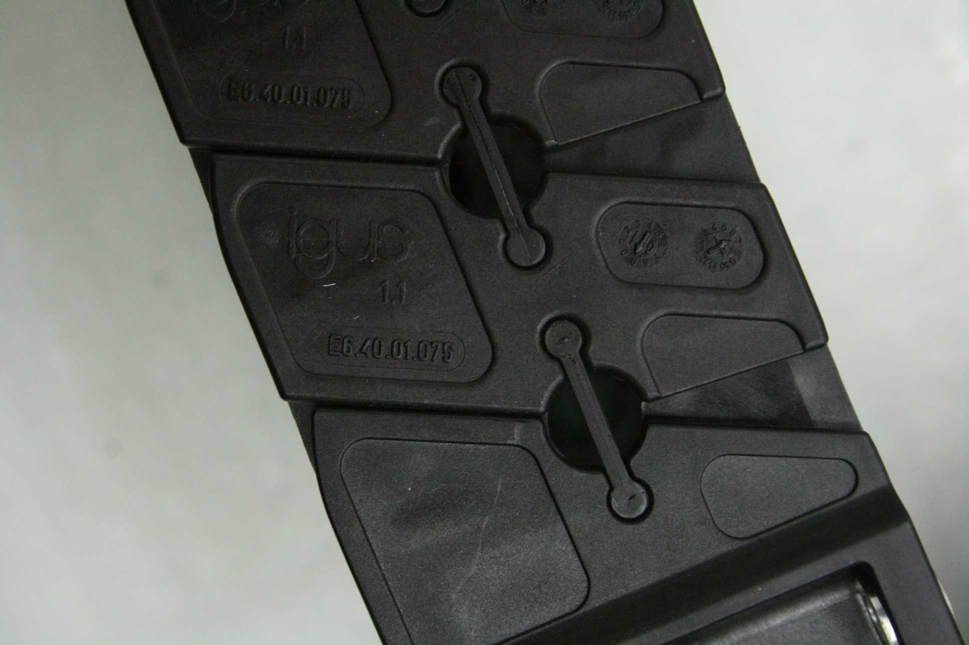 Igus E6-40-01-075 Energy Chain Cable Wireway Carrier Chain 38" Long E6-400-20 - Used - Image 22