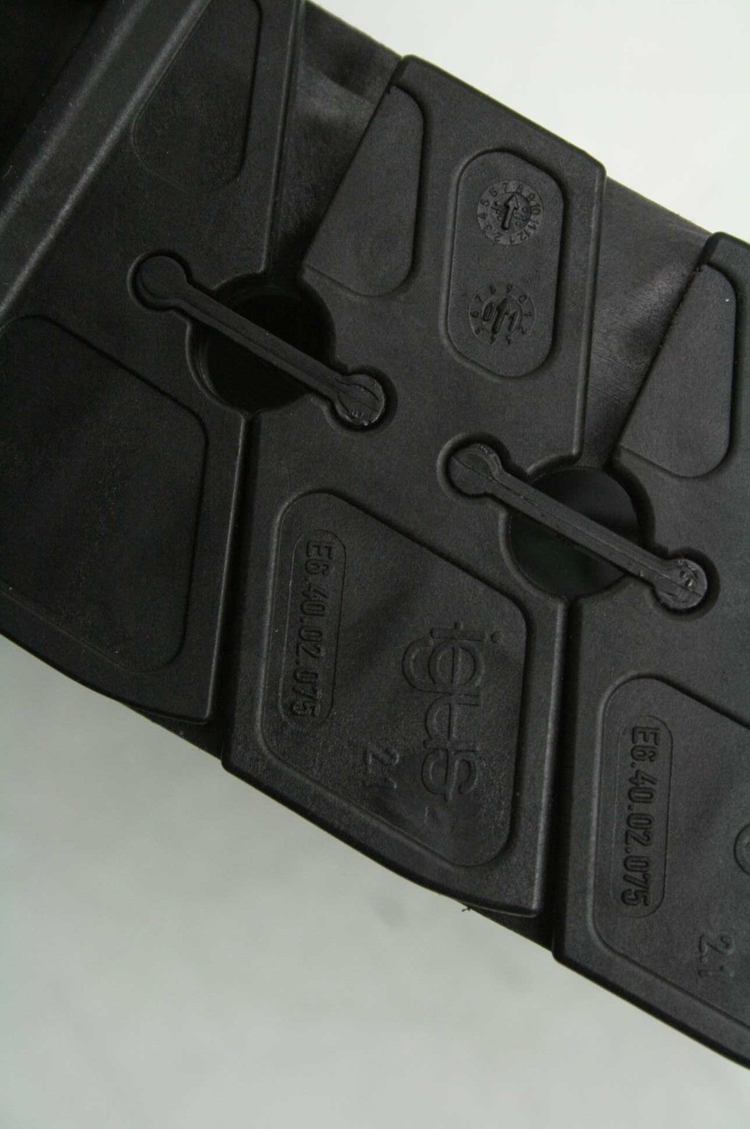 Igus E6-40-01-075 Energy Chain Cable Wireway Carrier Chain 38" Long E6-400-20 - Used - Image 4