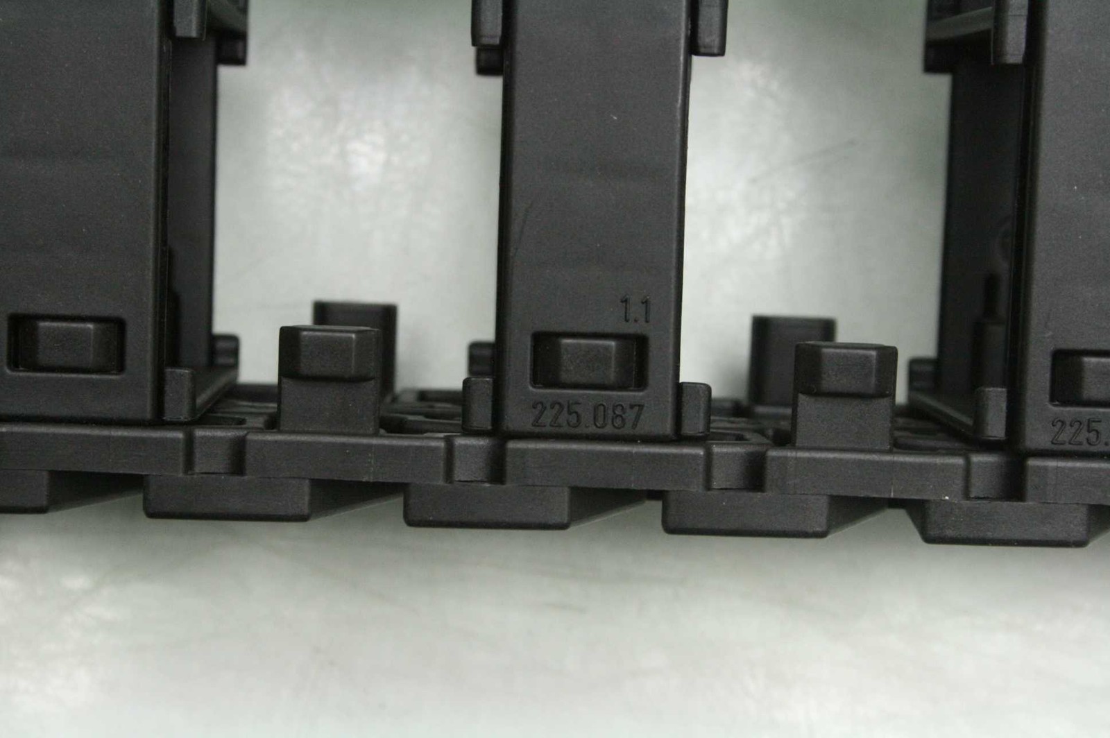 Igus E6-40-01-075 Energy Chain Cable Wireway Carrier Chain 38" Long E6-400-20 - Used - Image 10