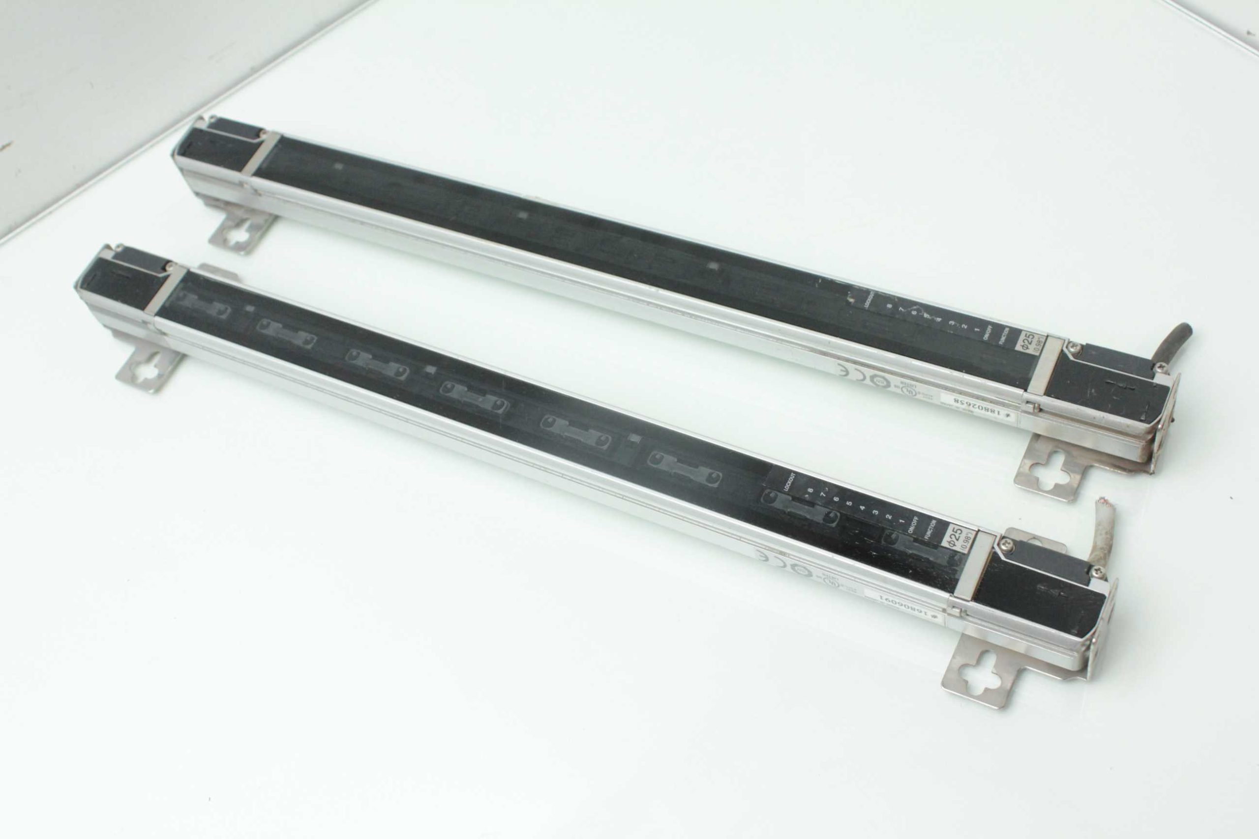 Keyence SL-C20H-T & SL-C20H-R Safety Light Curtain Set - Used - Image 12