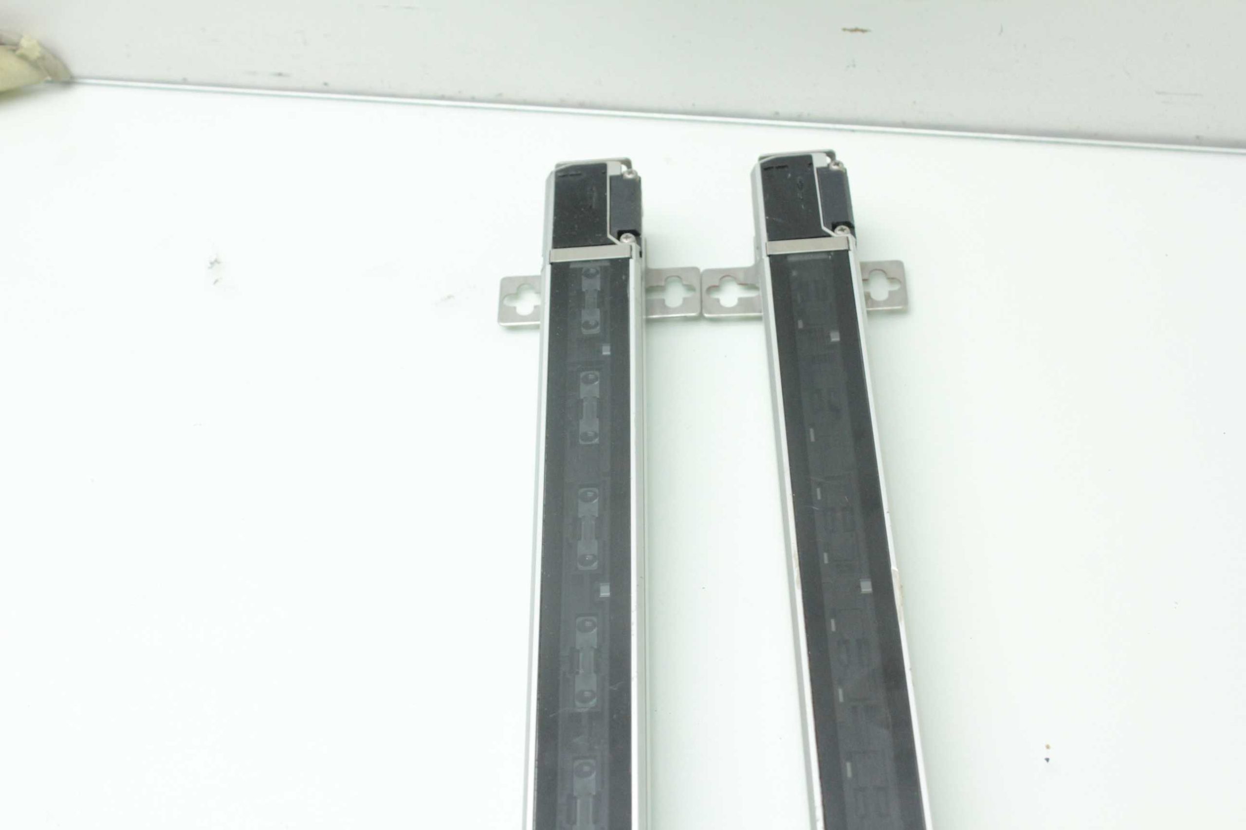 Keyence SL-C20H-T & SL-C20H-R Safety Light Curtain Set - Used - Image 15