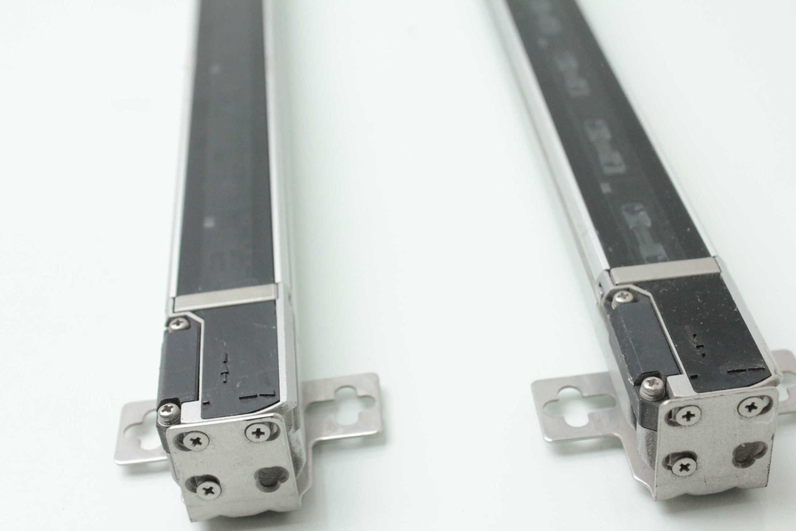 Keyence SL-C20H-T & SL-C20H-R Safety Light Curtain Set - Used - Image 17