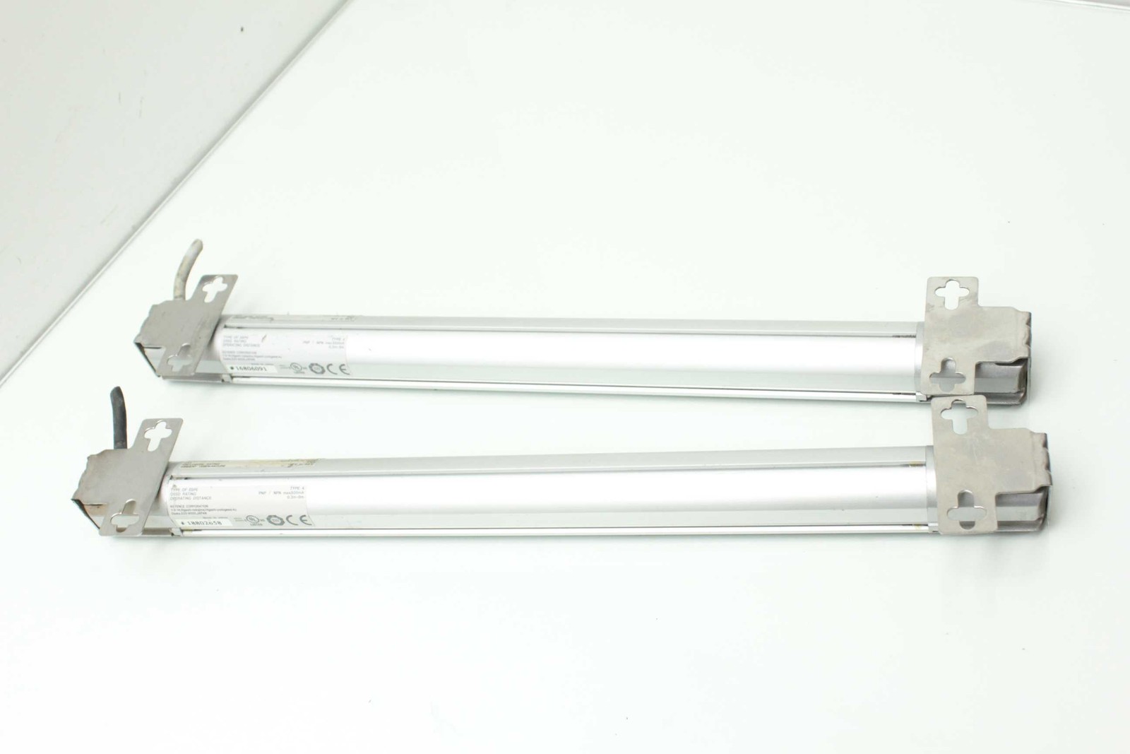 Keyence SL-C20H-T & SL-C20H-R Safety Light Curtain Set - Used - Image 8