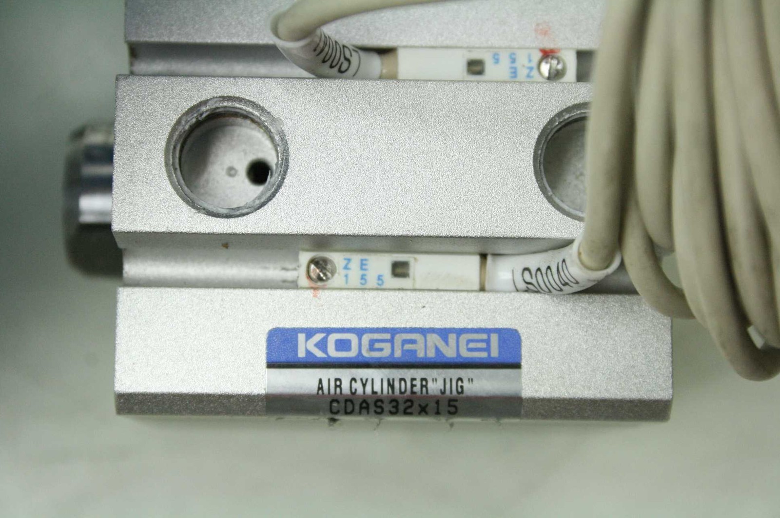 Koganei CDAS32x15 Pneumatic Air Cylinder 32mm Bore x 15mm Stroke ZE155 Switches - Used - Image 3
